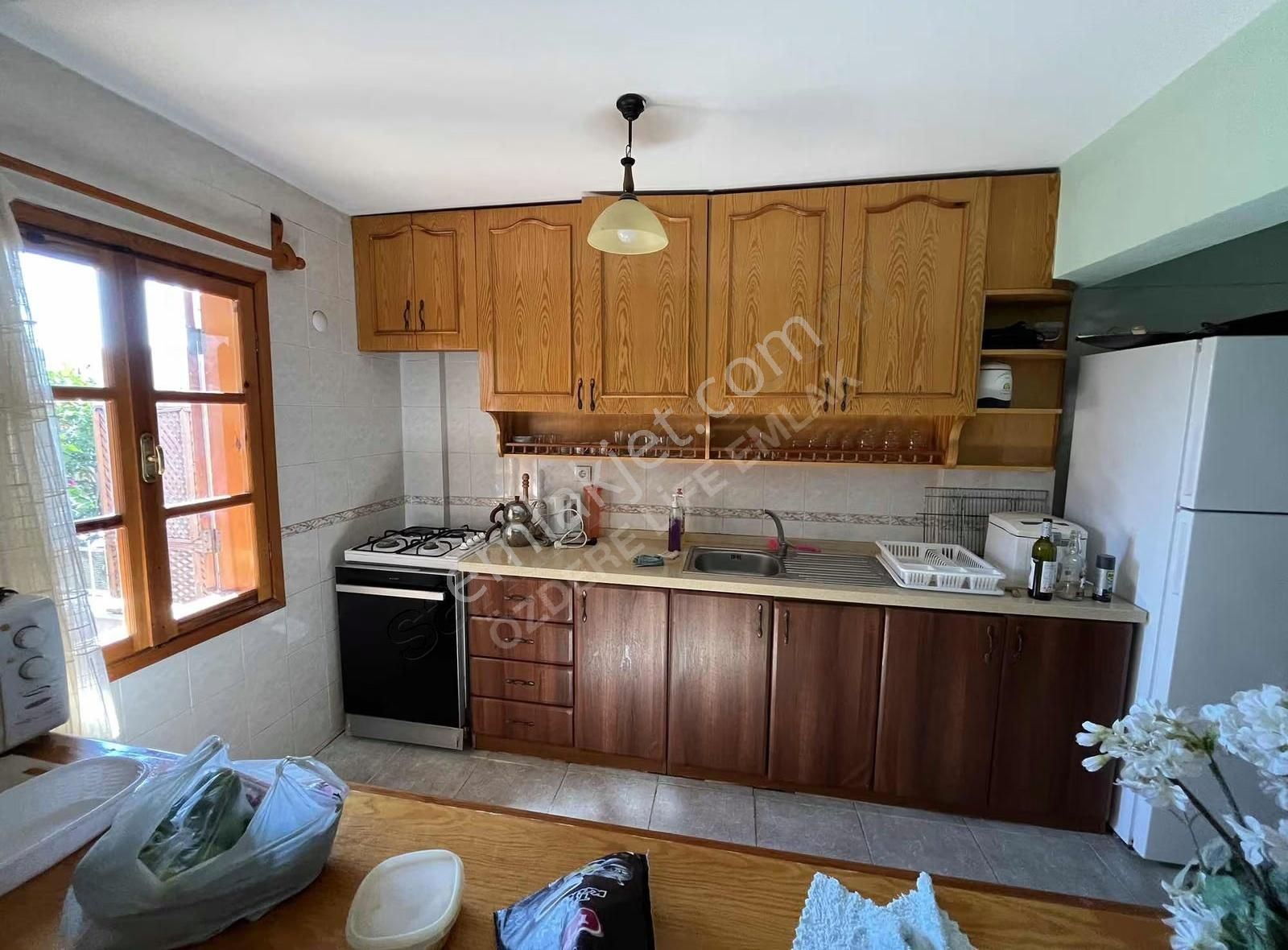 Ortamahallede Denize Çok Yakın Tek Müstakil Villa - Görsel 16