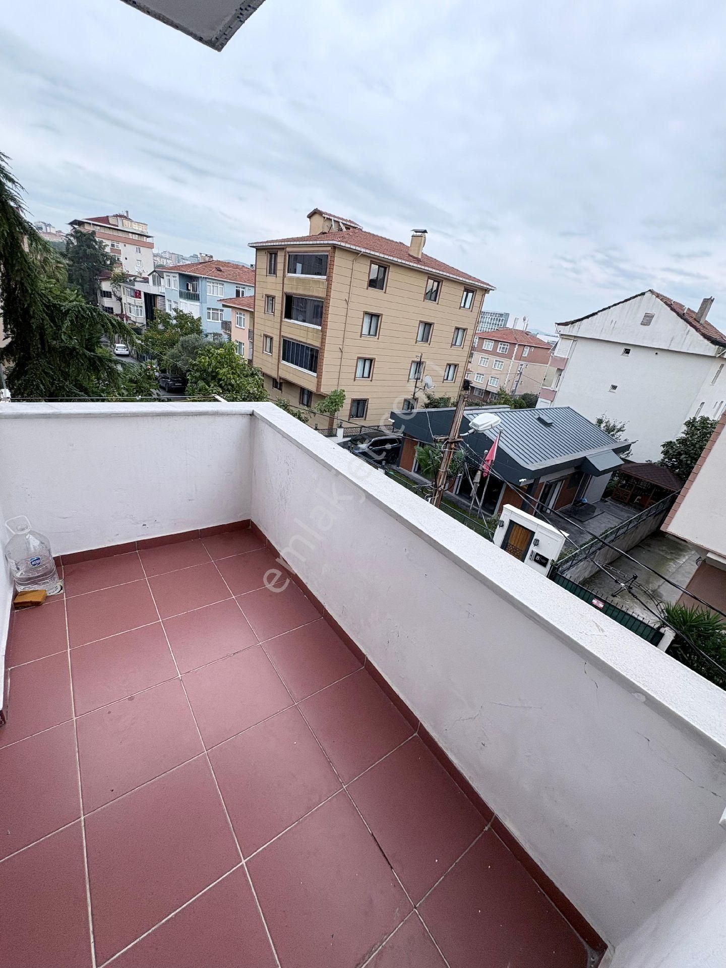 Kavacık Dörtyol'da 90 M 2+1 Arakat Daire