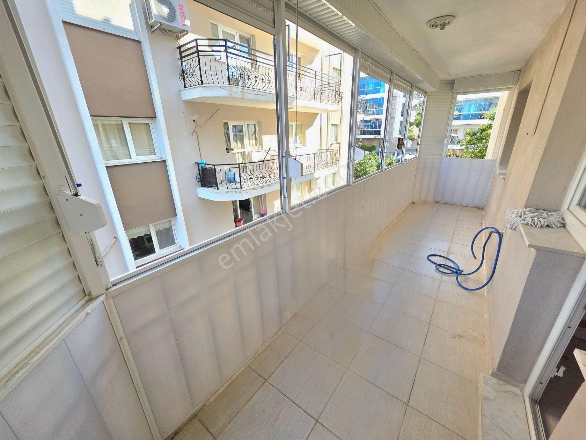 Kuşadası Ege Mah. De Geniş Arakat 3+1 Satılık Daire - Görsel 13