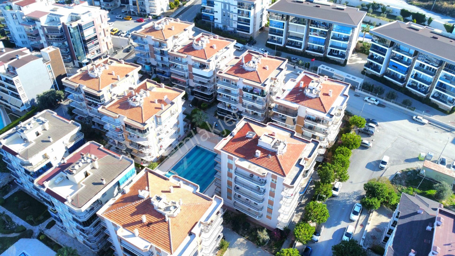 Kuşadası Ege Mah. De Geniş Arakat 3+1 Satılık Daire - Görsel 35