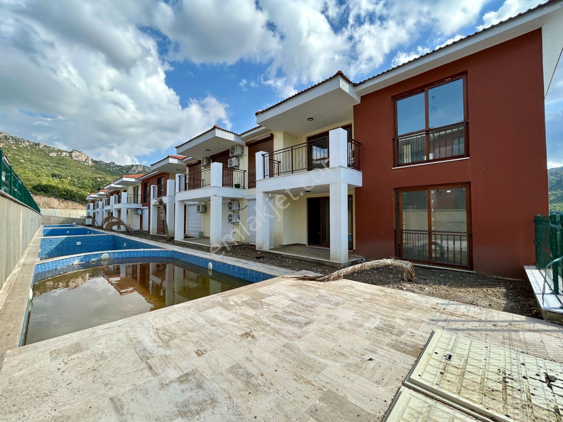 Kuşadası Eşin Vadi Sitesinde Satılık 2+1 Daire