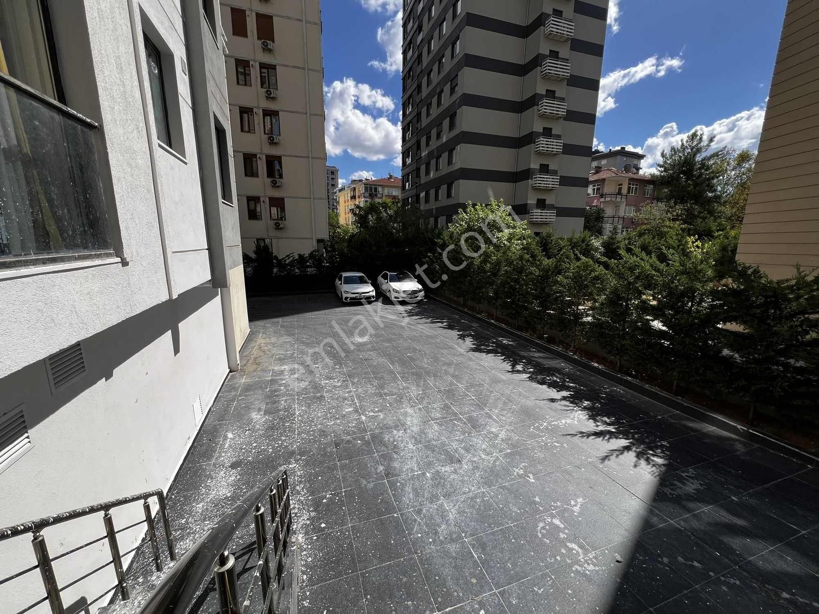 Oben'den Kozyatağı'nda Minibüs Caddesine 3. Bina 2+1 65m² Net - Görsel 2