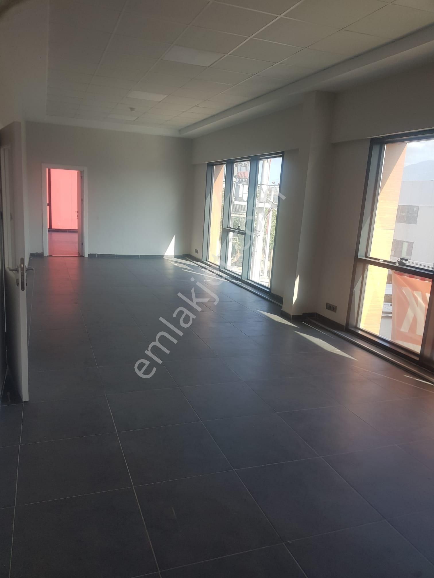 Başiskele Kullar'da Kiralık Fabrika/depo - Görsel 15