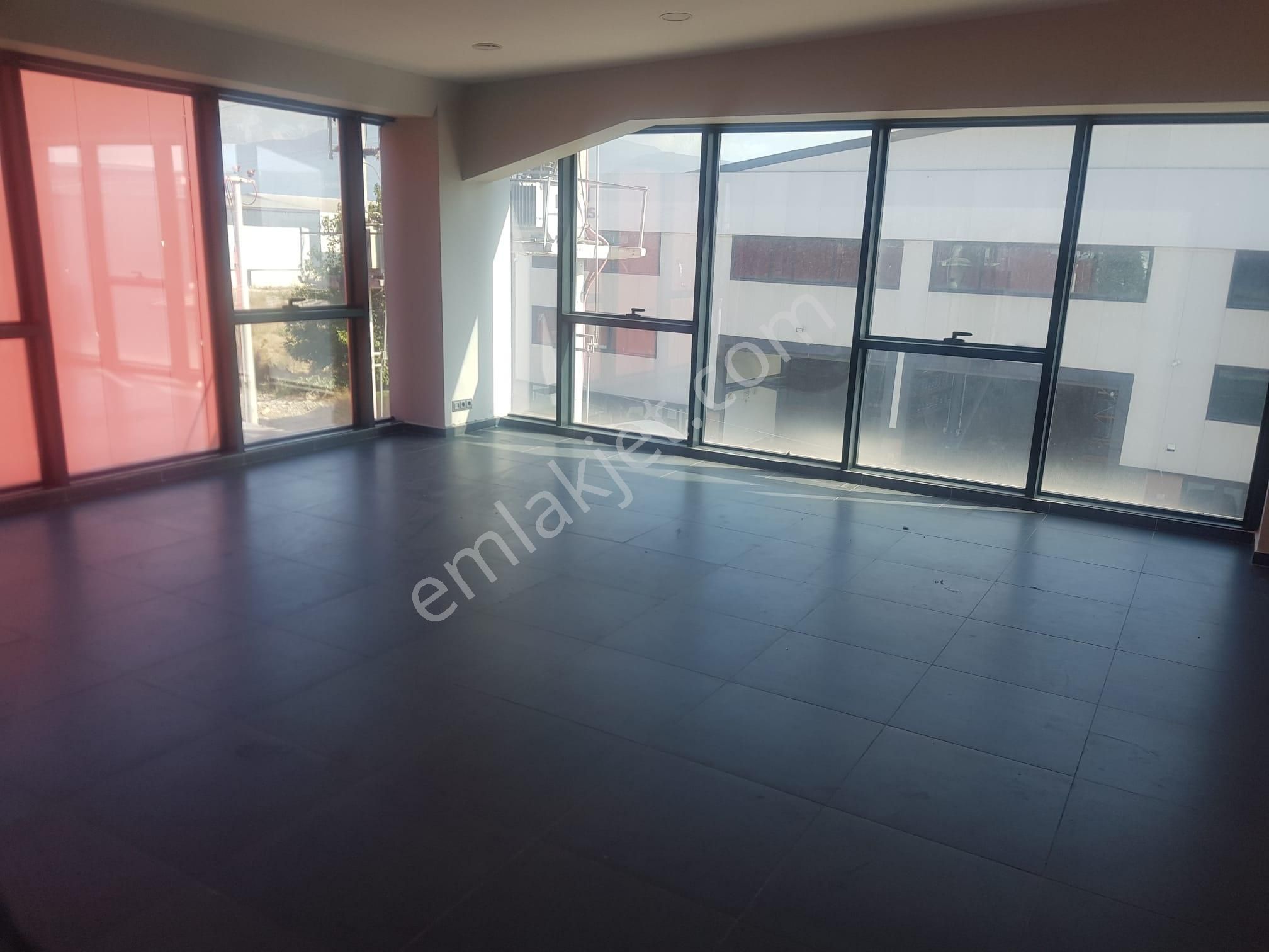 Başiskele Kullar'da Kiralık Fabrika/depo - Görsel 13