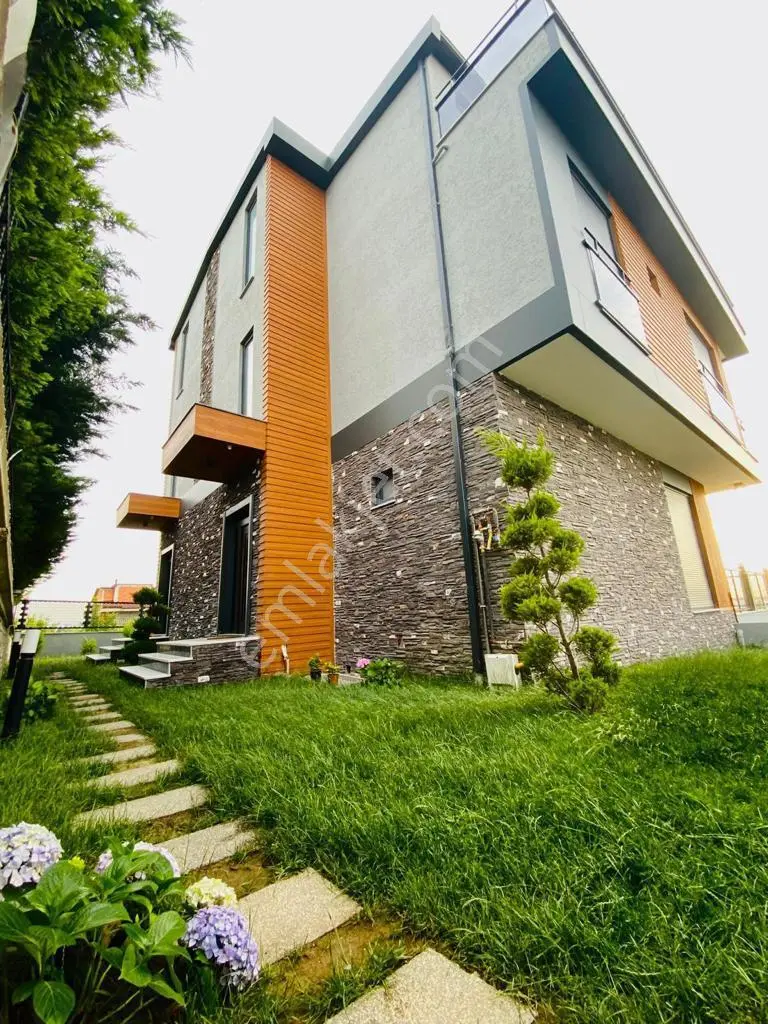 Re/max Palastan Darıcada Geniş Aileler İçin 2 Tapulu İkiz Villa