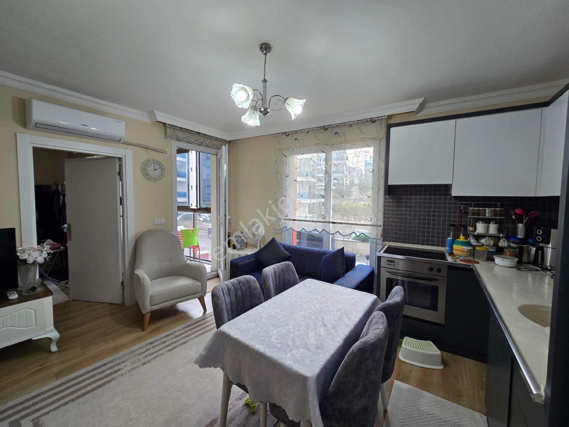 Kuşadası Merkezde Değirmendere Mevkiinde Arakat 1+1 60m2 Katlamalı Cam Balkonlu - Görsel 13