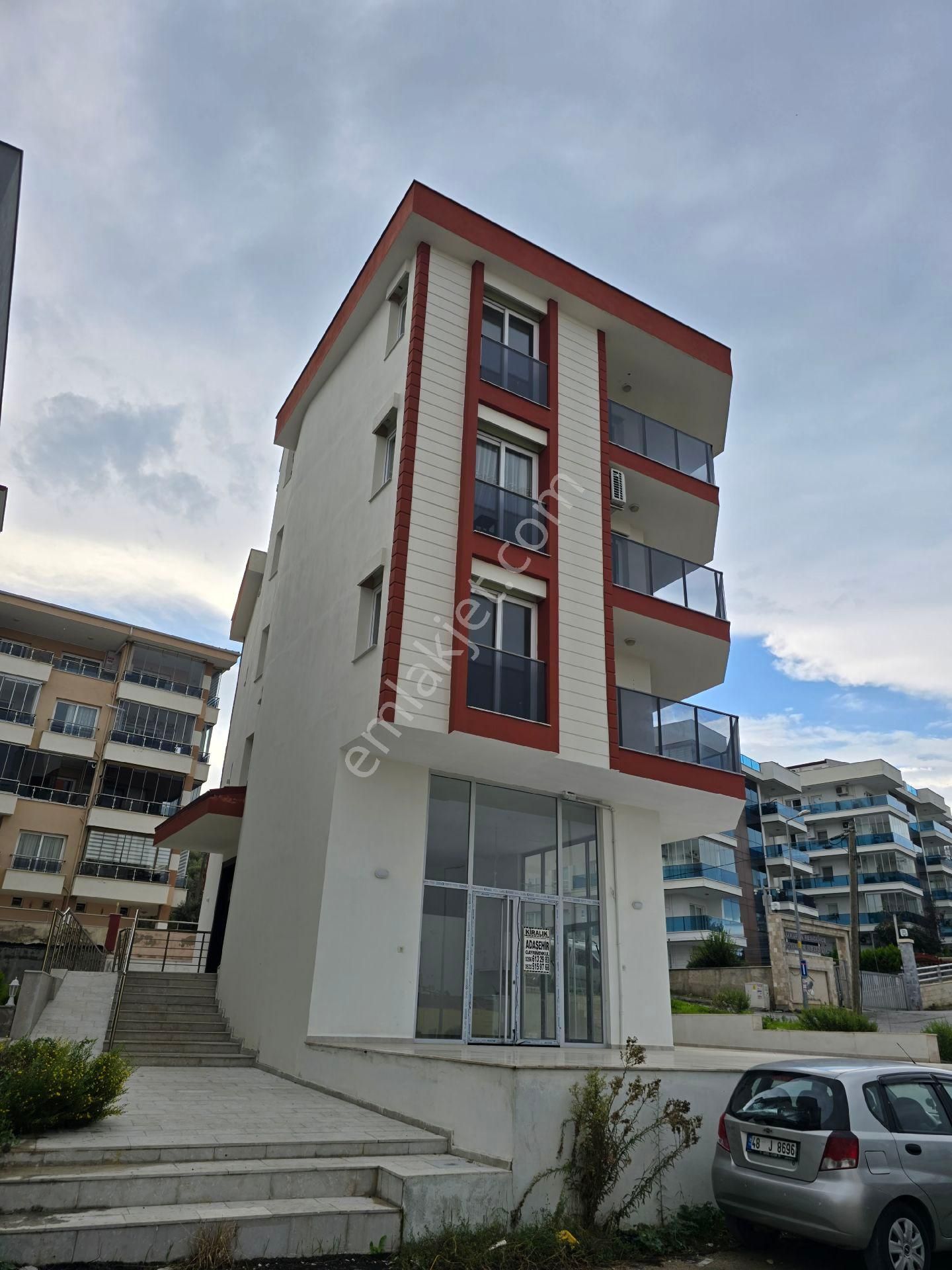 Kuşadası Merkezde Değirmendere Mevkiinde Arakat 1+1 60m2 Katlamalı Cam Balkonlu - Görsel 23