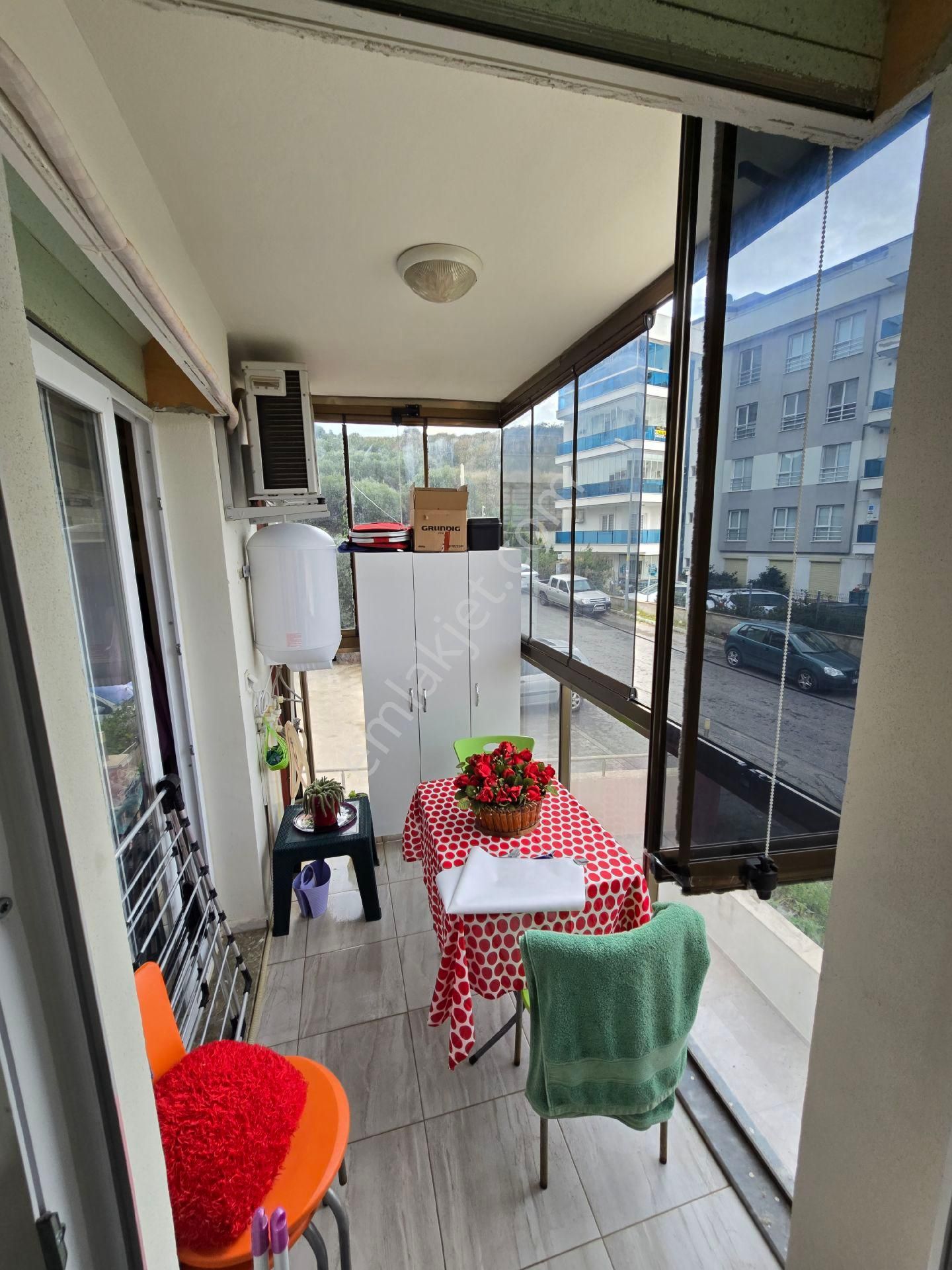 Kuşadası Merkezde Değirmendere Mevkiinde Arakat 1+1 60m2 Katlamalı Cam Balkonlu - Görsel 5