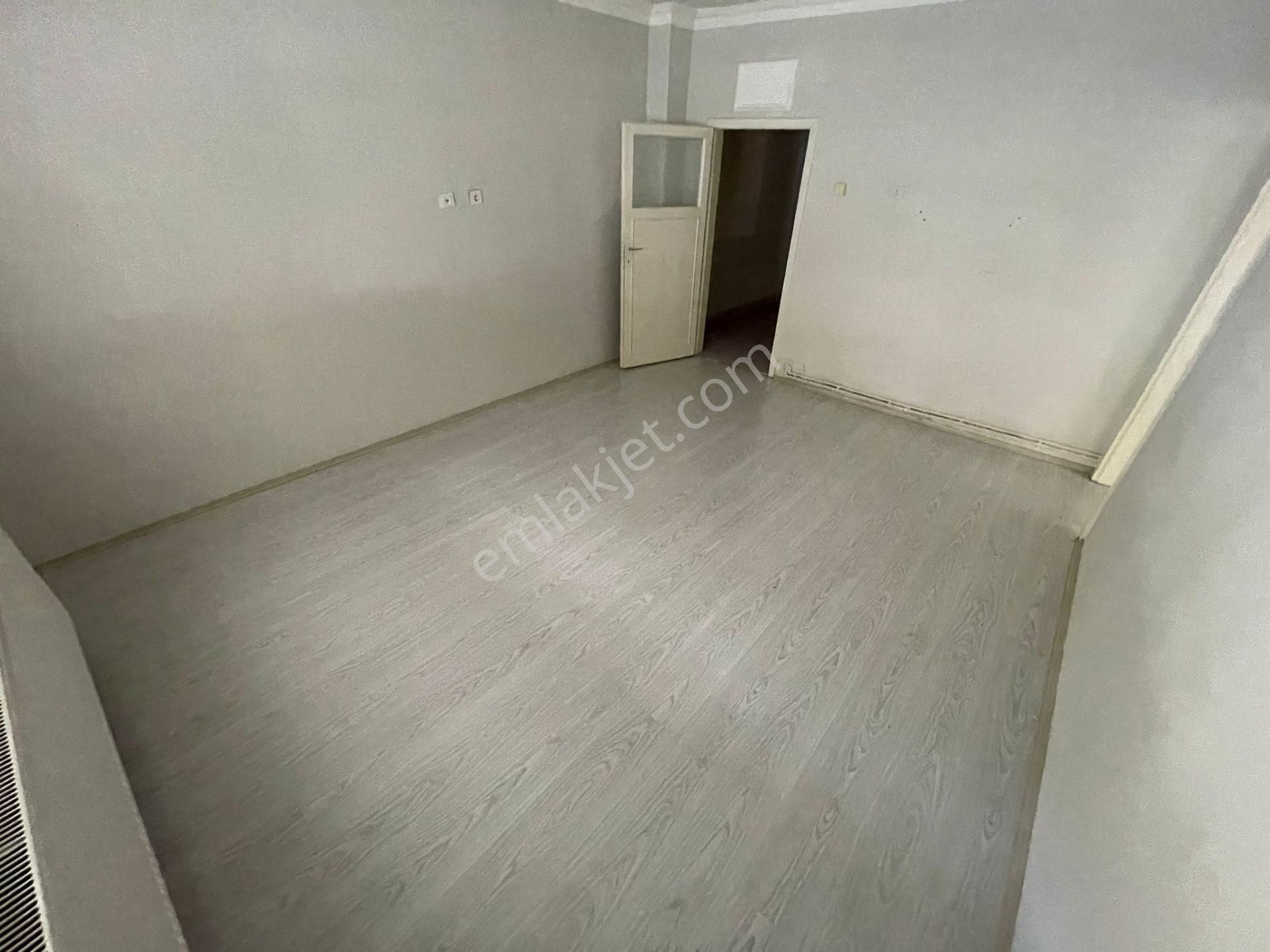 **ankara Kazanç'tan Masrafsız Uygun Fiyatlı Satılık 2+1 Balkonlu Bahçe Katı Daire**