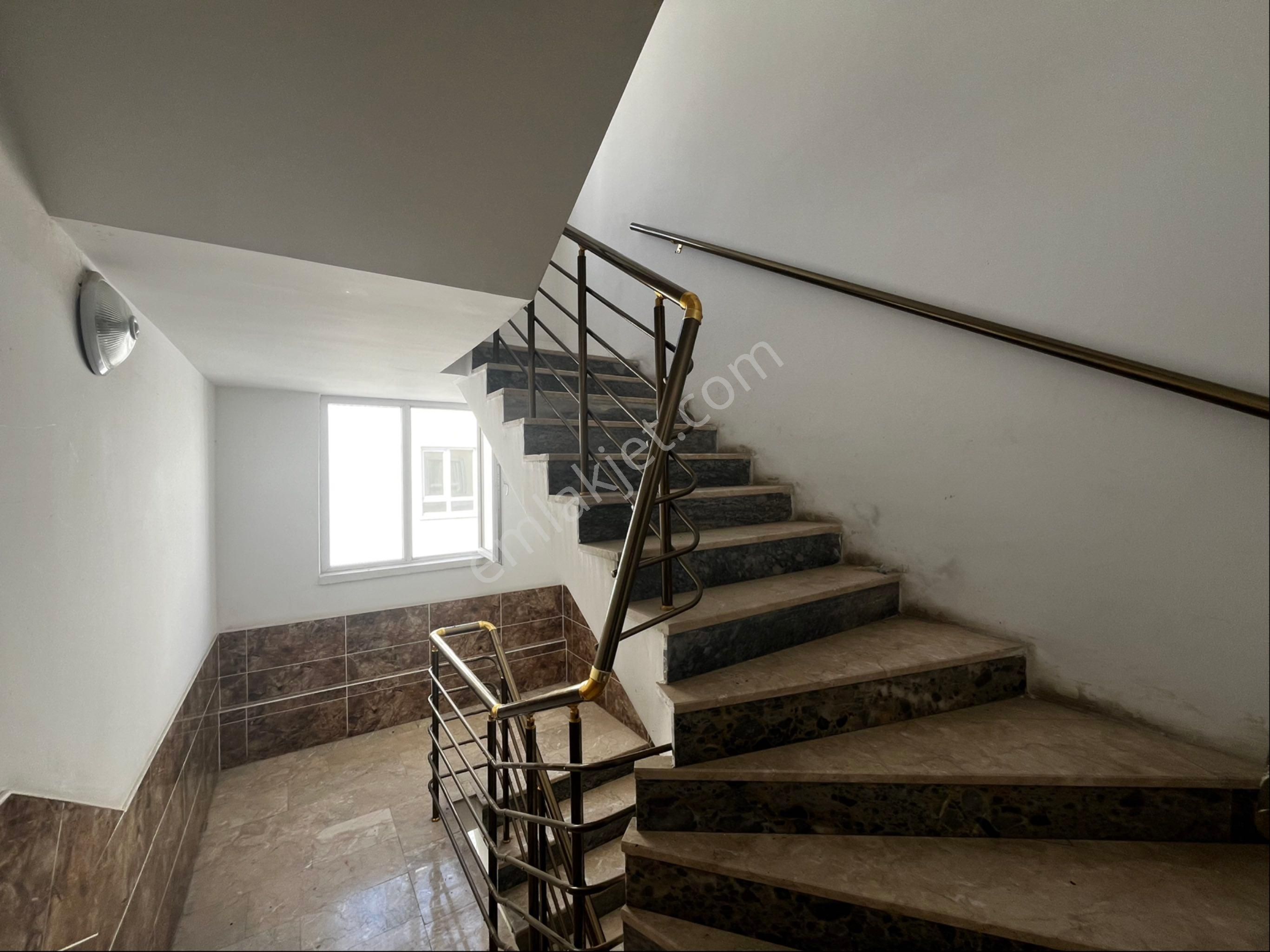 Turyaptan 3+1 Yükseltepede Asansörlü Katta Full Yapılı - Görsel 3