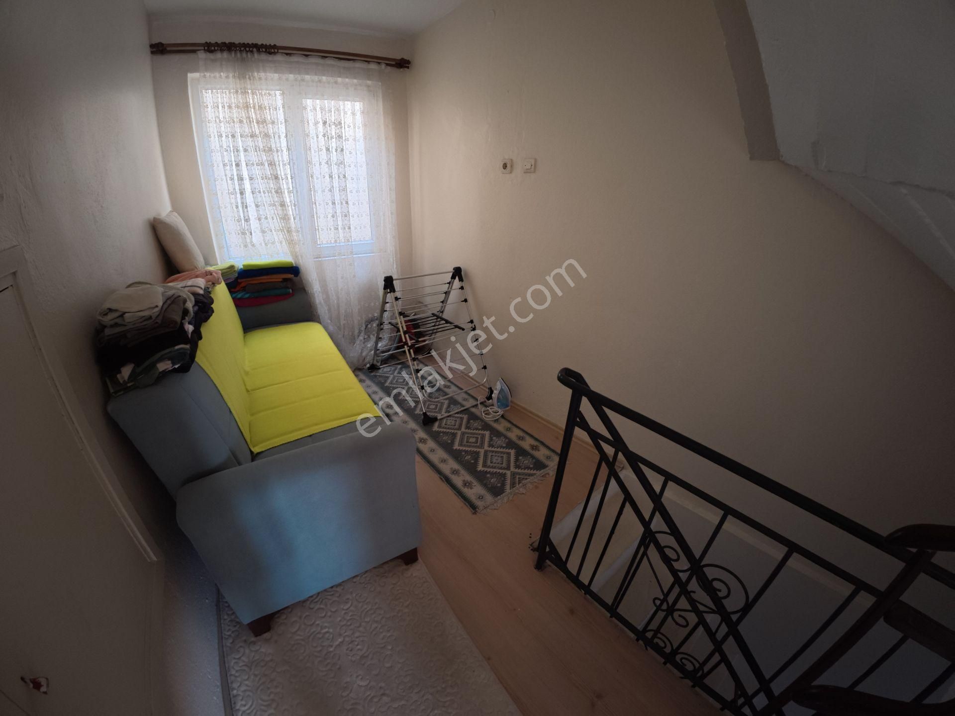 Çarşı İçerisinde Satılık 3 Katlı Rum Evi - Görsel 8