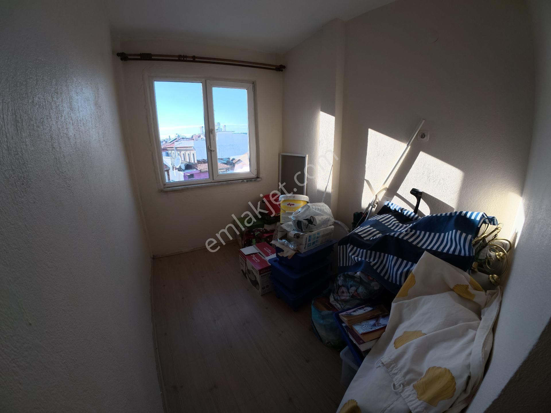 Çarşı İçerisinde Satılık 3 Katlı Rum Evi - Görsel 12