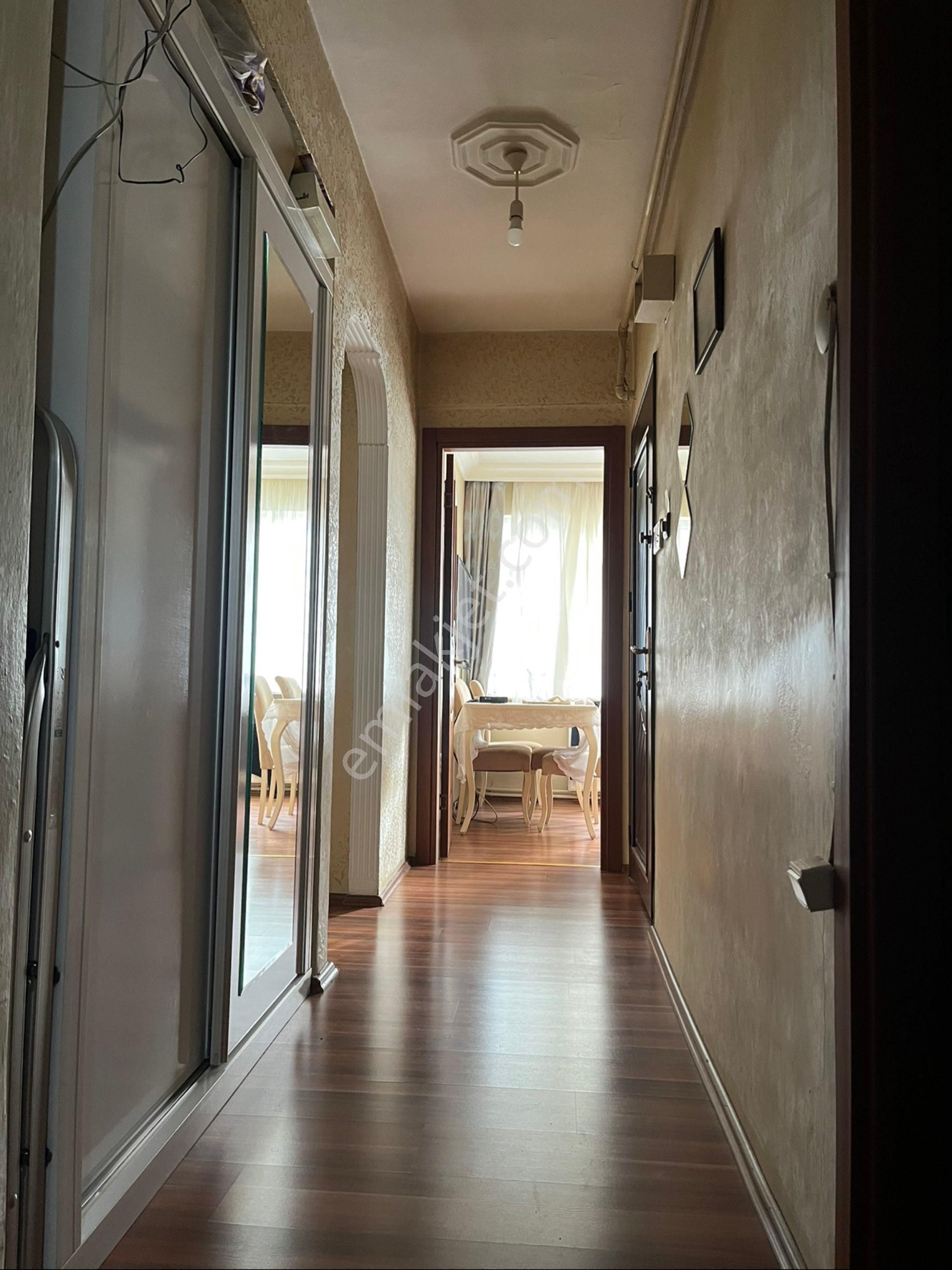 Fatih Ilçesinin Kalbinde, Ulaşımı Kolay 3+1 Geniş Ve Ferah Daire - Görsel 4