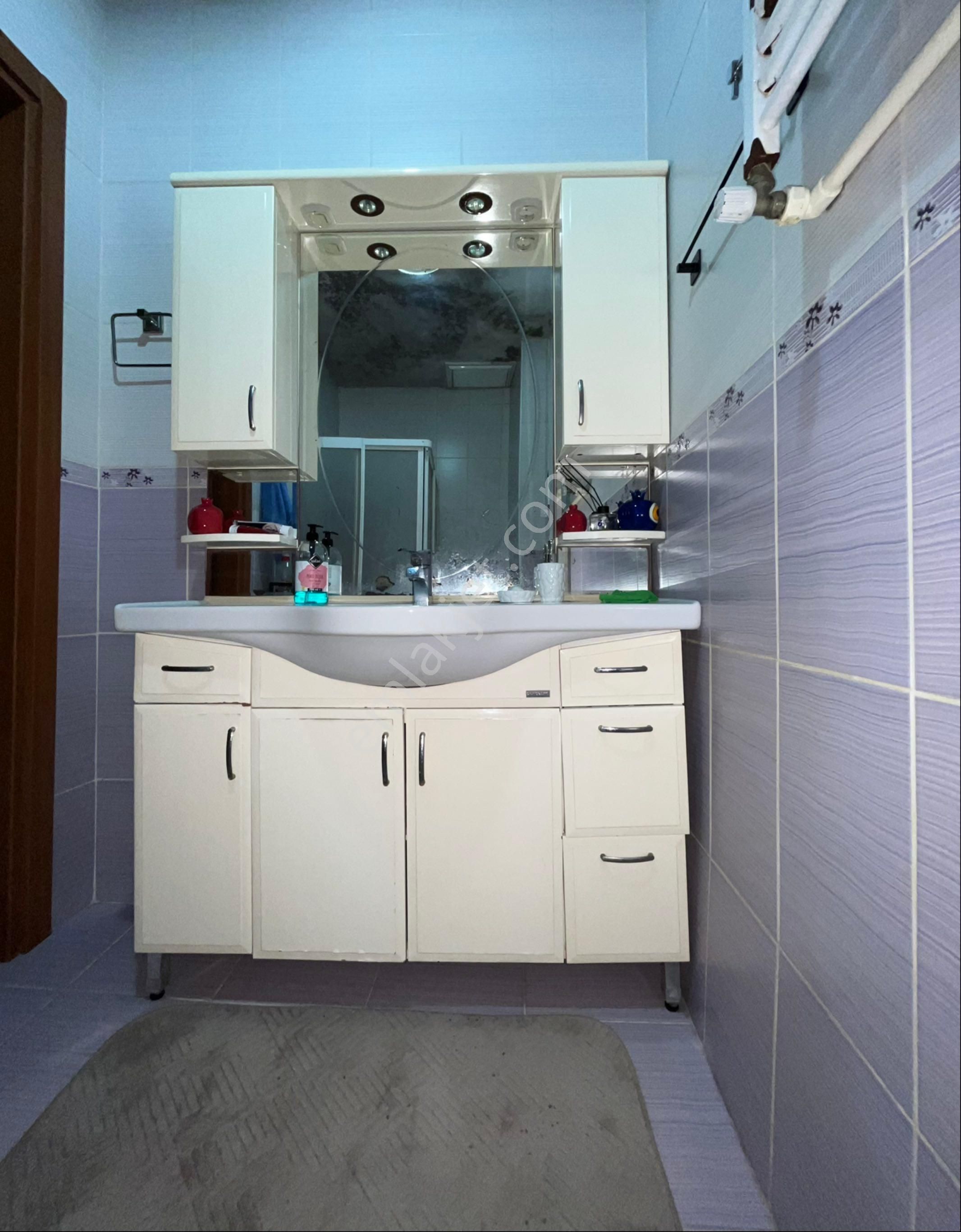 Fatih Ilçesinin Kalbinde, Ulaşımı Kolay 3+1 Geniş Ve Ferah Daire - Görsel 9