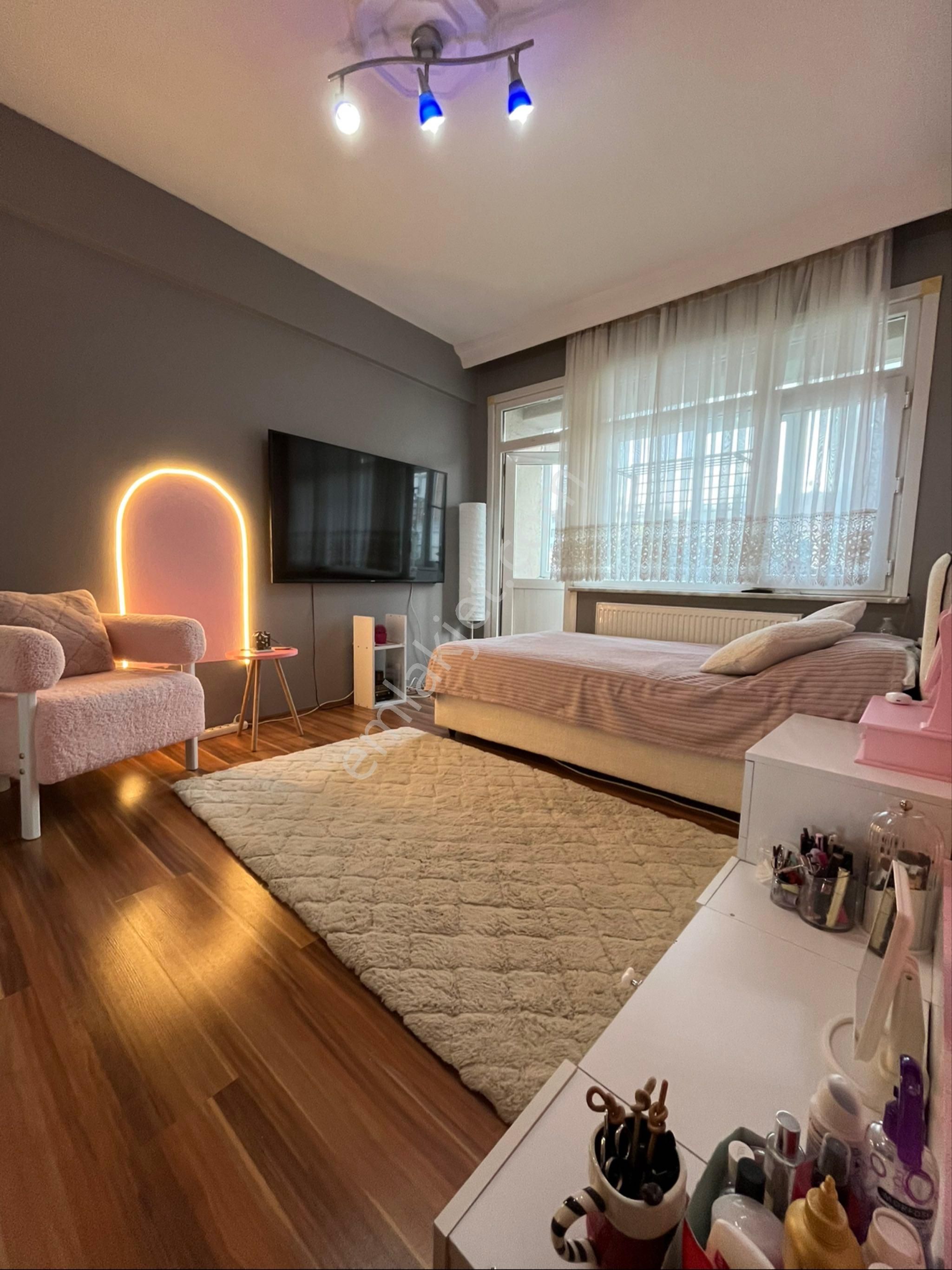 Fatih Ilçesinin Kalbinde, Ulaşımı Kolay 3+1 Geniş Ve Ferah Daire - Görsel 11