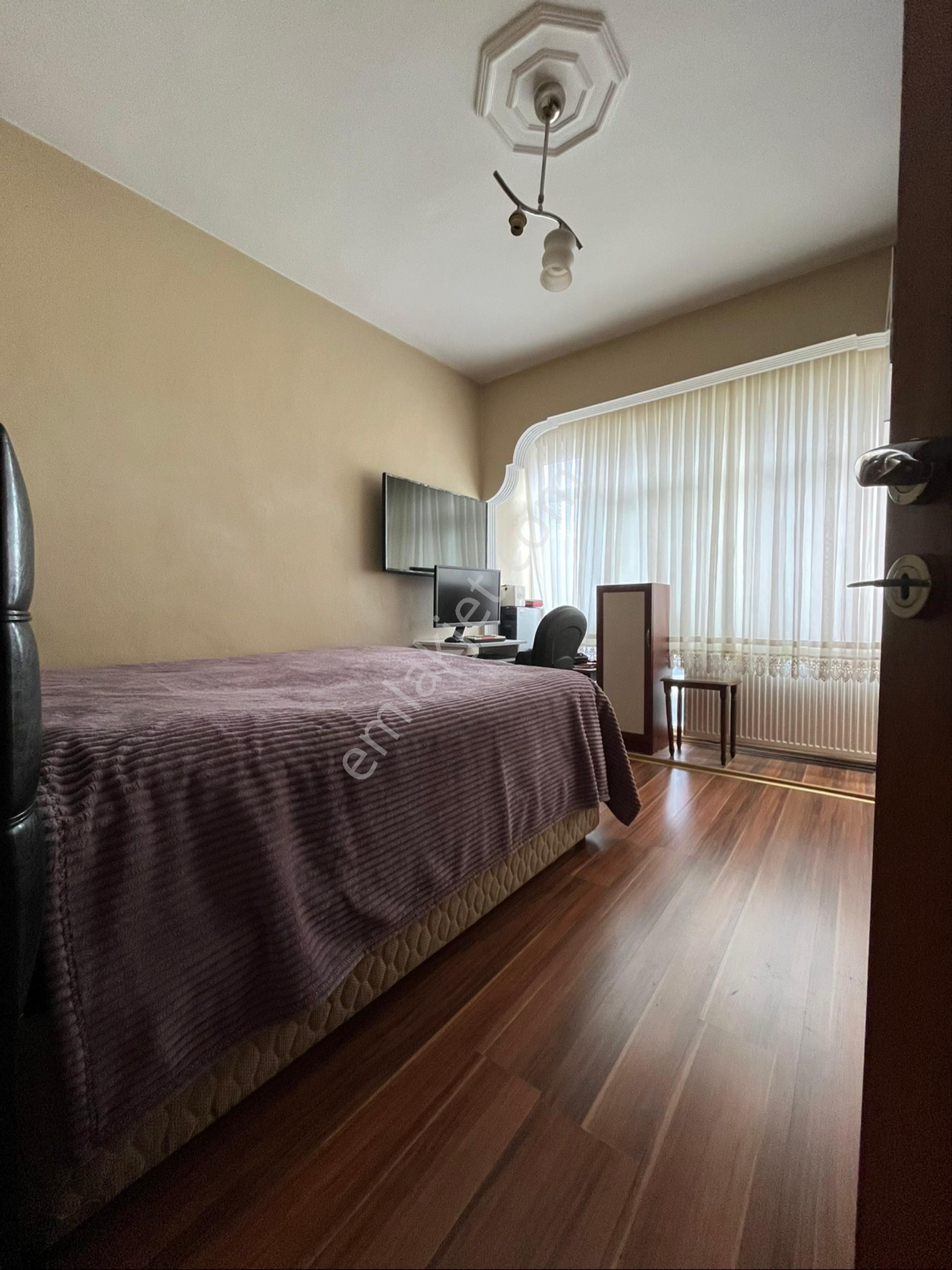 Fatih Ilçesinin Kalbinde, Ulaşımı Kolay 3+1 Geniş Ve Ferah Daire - Görsel 6