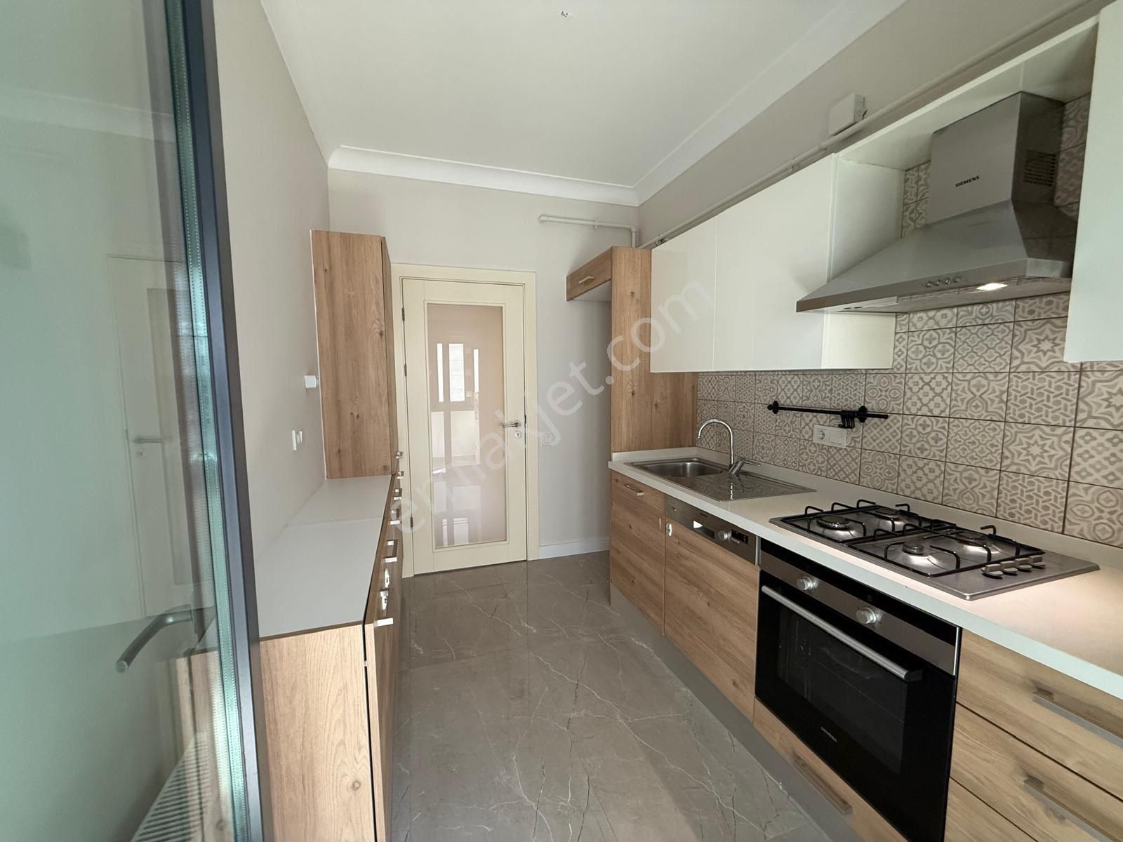 Suadiye'de Bağdat Cd Feride Geçidine Komşu Ebeveyn Banyolu 3+1 - Görsel 11