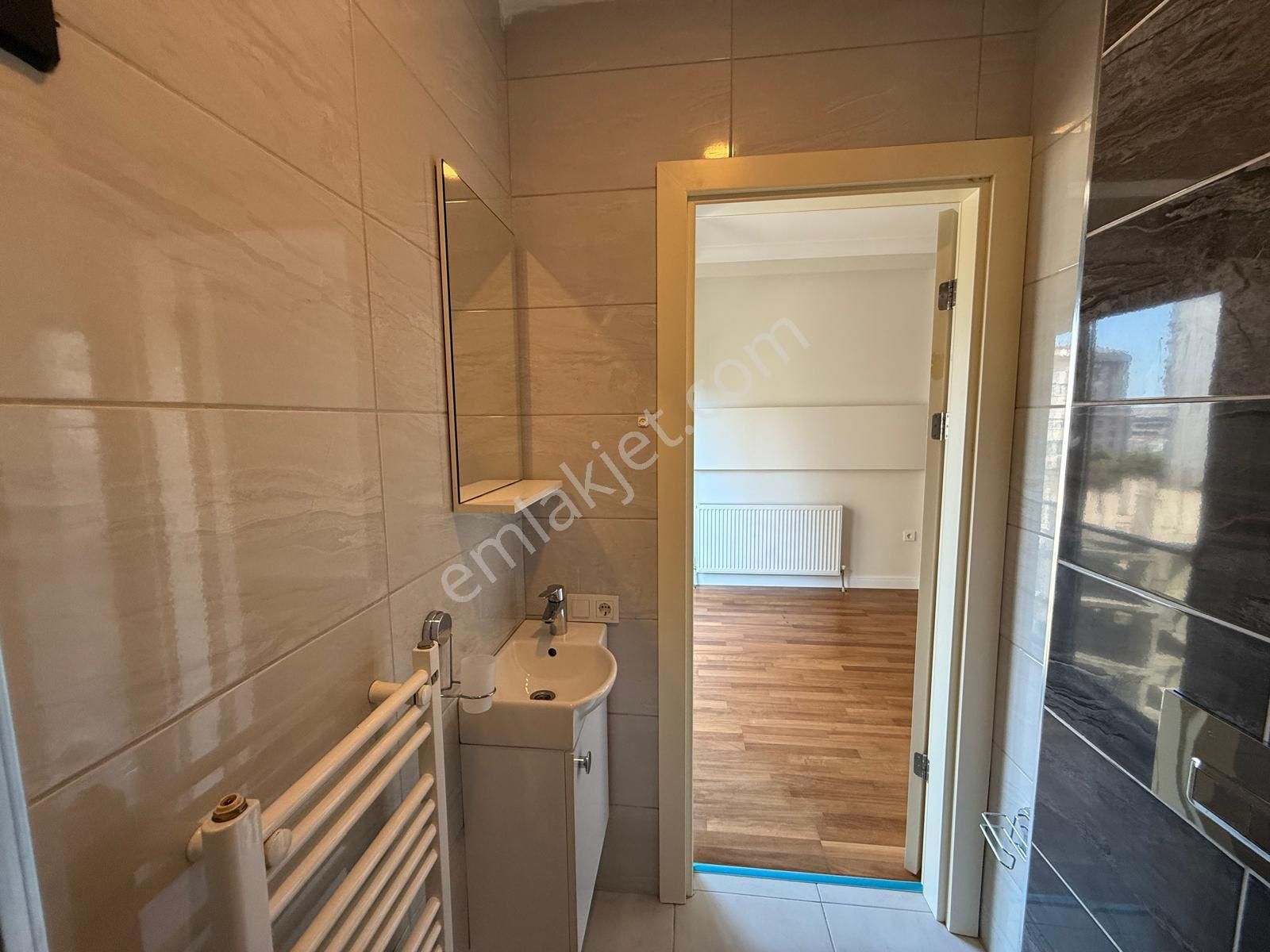 Suadiye'de Bağdat Cd Feride Geçidine Komşu Ebeveyn Banyolu 3+1 - Görsel 31