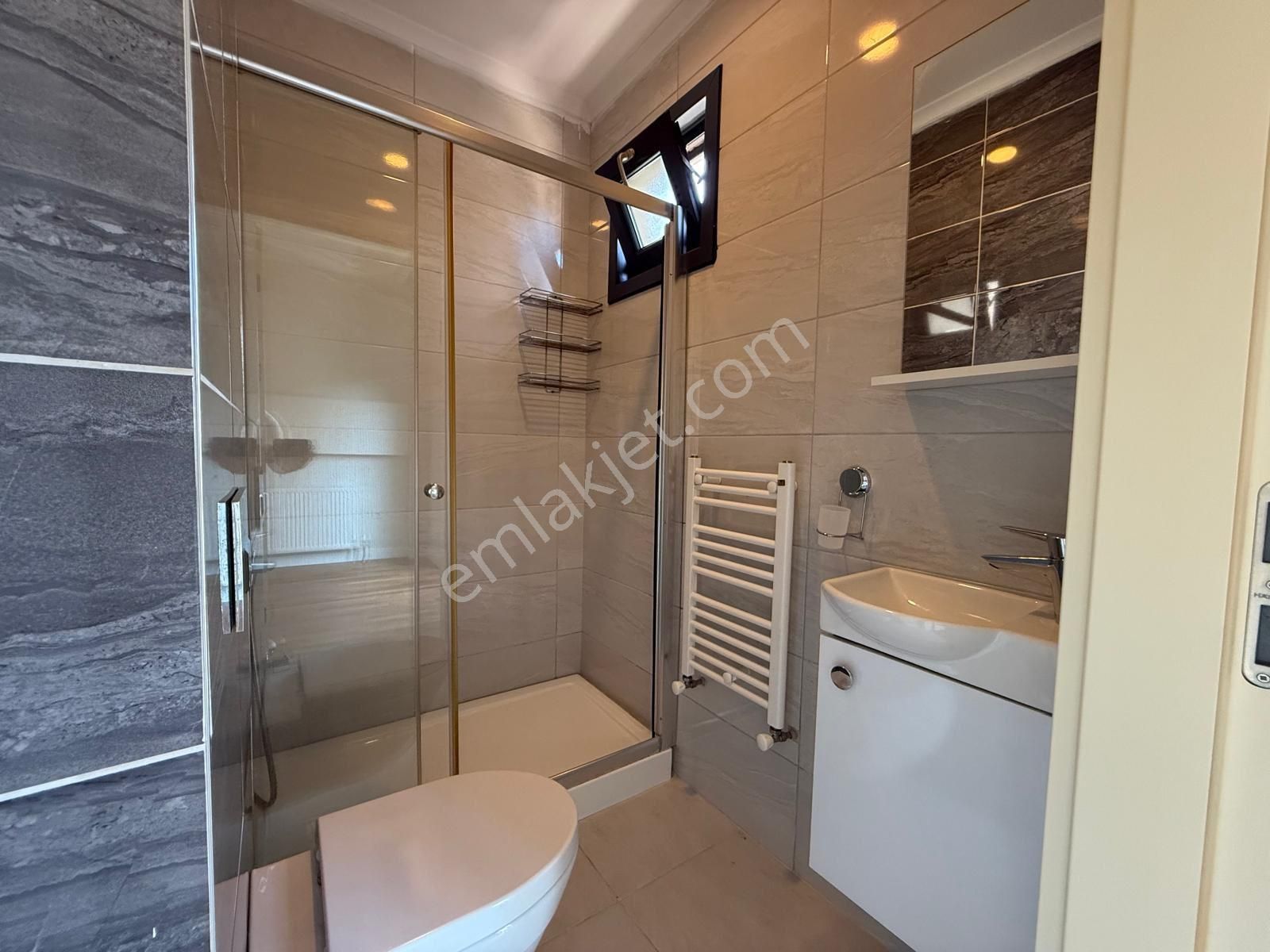 Suadiye'de Bağdat Cd Feride Geçidine Komşu Ebeveyn Banyolu 3+1 - Görsel 30