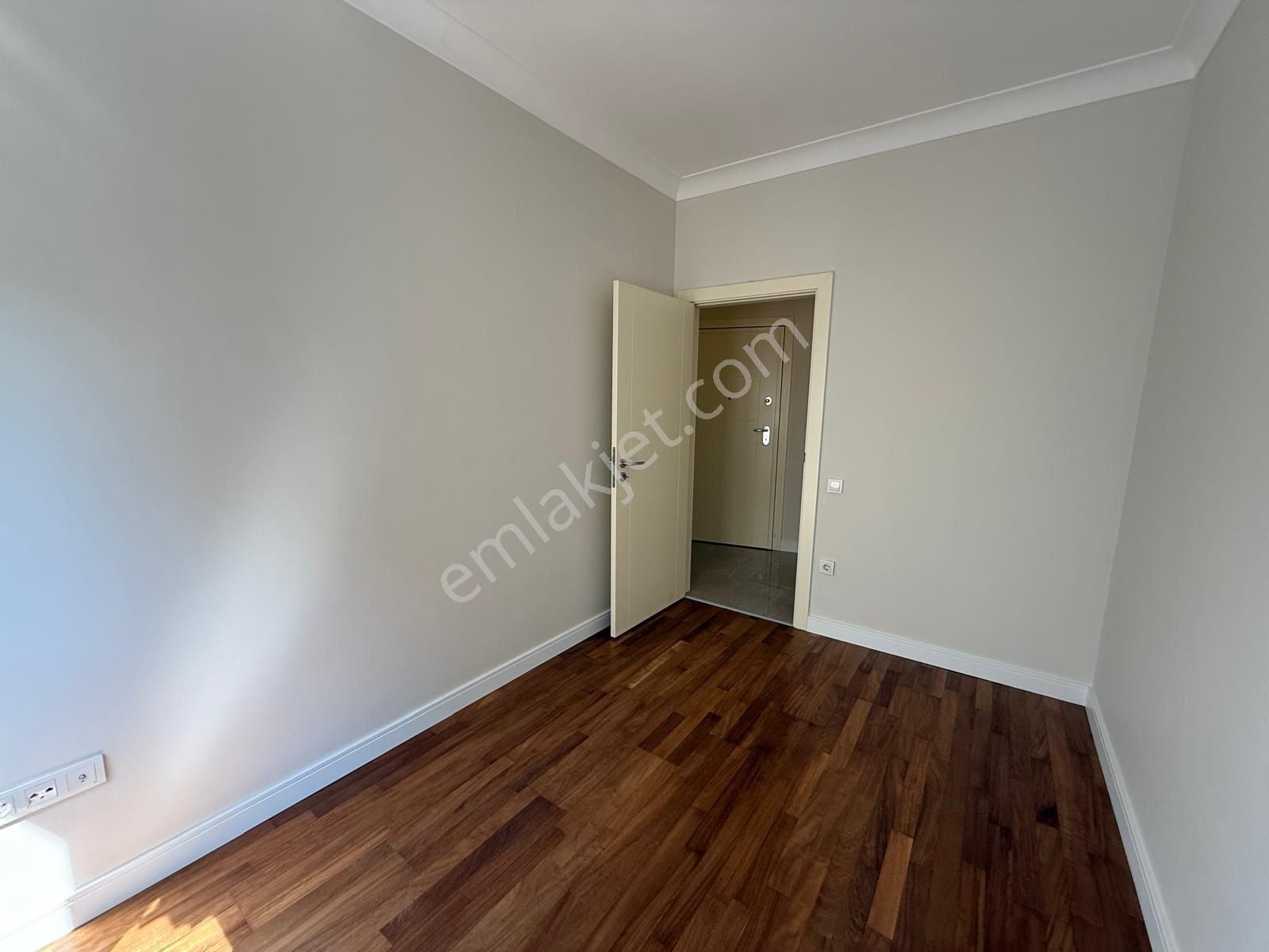 Suadiye'de Bağdat Cd Feride Geçidine Komşu Ebeveyn Banyolu 3+1 - Görsel 18