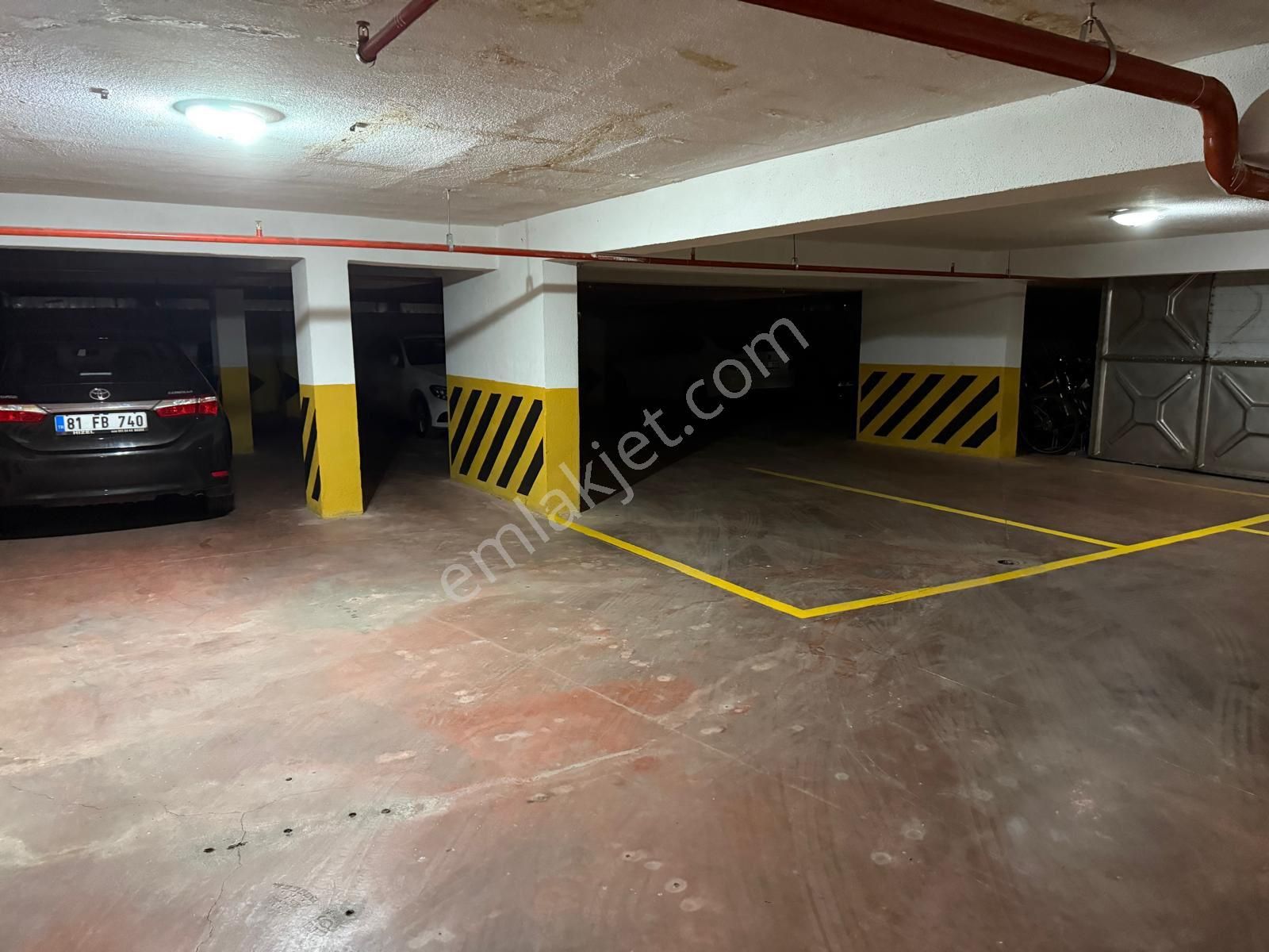 Suadiye'de Bağdat Cd Feride Geçidine Komşu Ebeveyn Banyolu 3+1 - Görsel 32