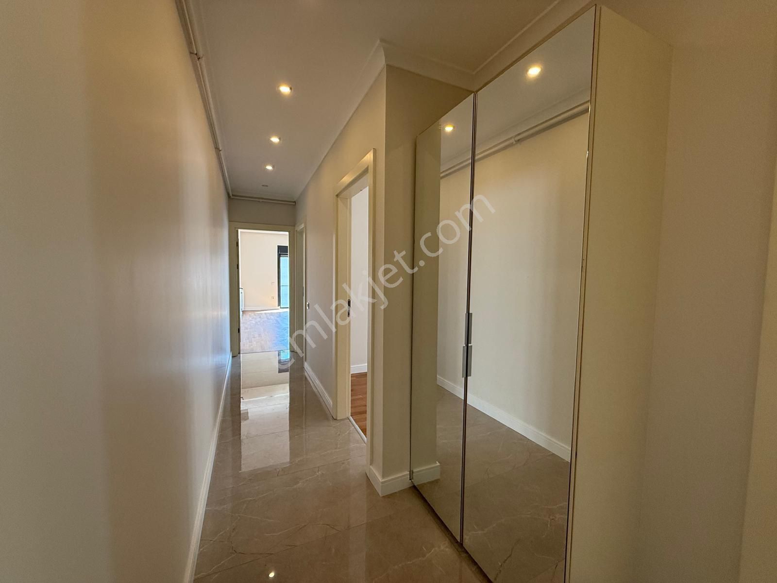 Suadiye'de Bağdat Cd Feride Geçidine Komşu Ebeveyn Banyolu 3+1 - Görsel 14