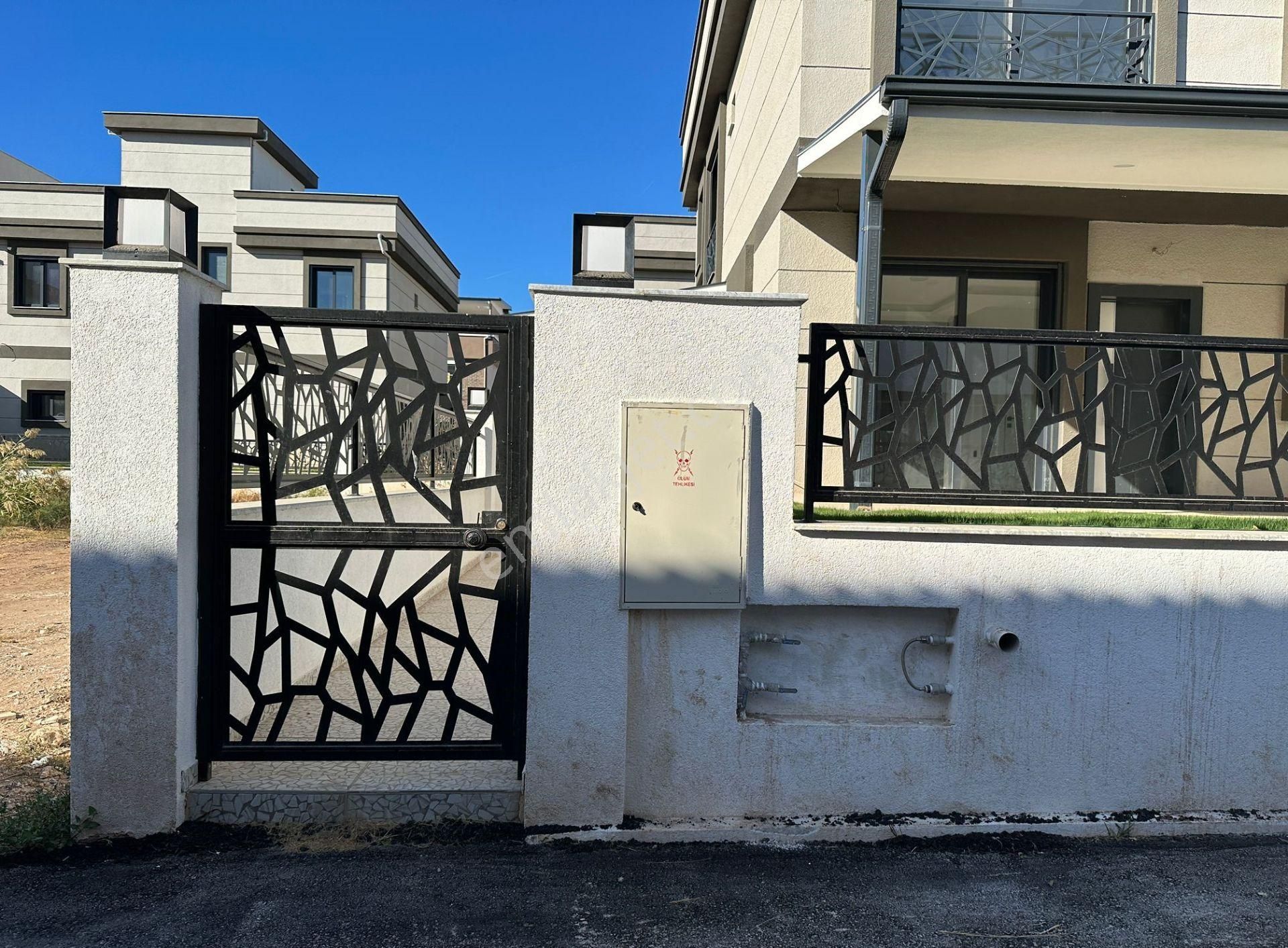 Seferihisar Doğanbeyde 2+1 Satılık Yazlık Villa Denize Yakın 300 Metre - Görsel 2