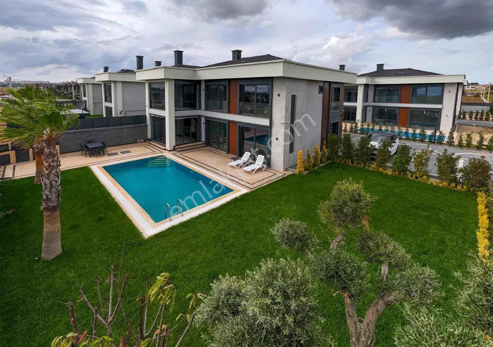 Çorlu Önerlerde Satılık Müstakil Havuzlu 5+1 Sıfır Villa