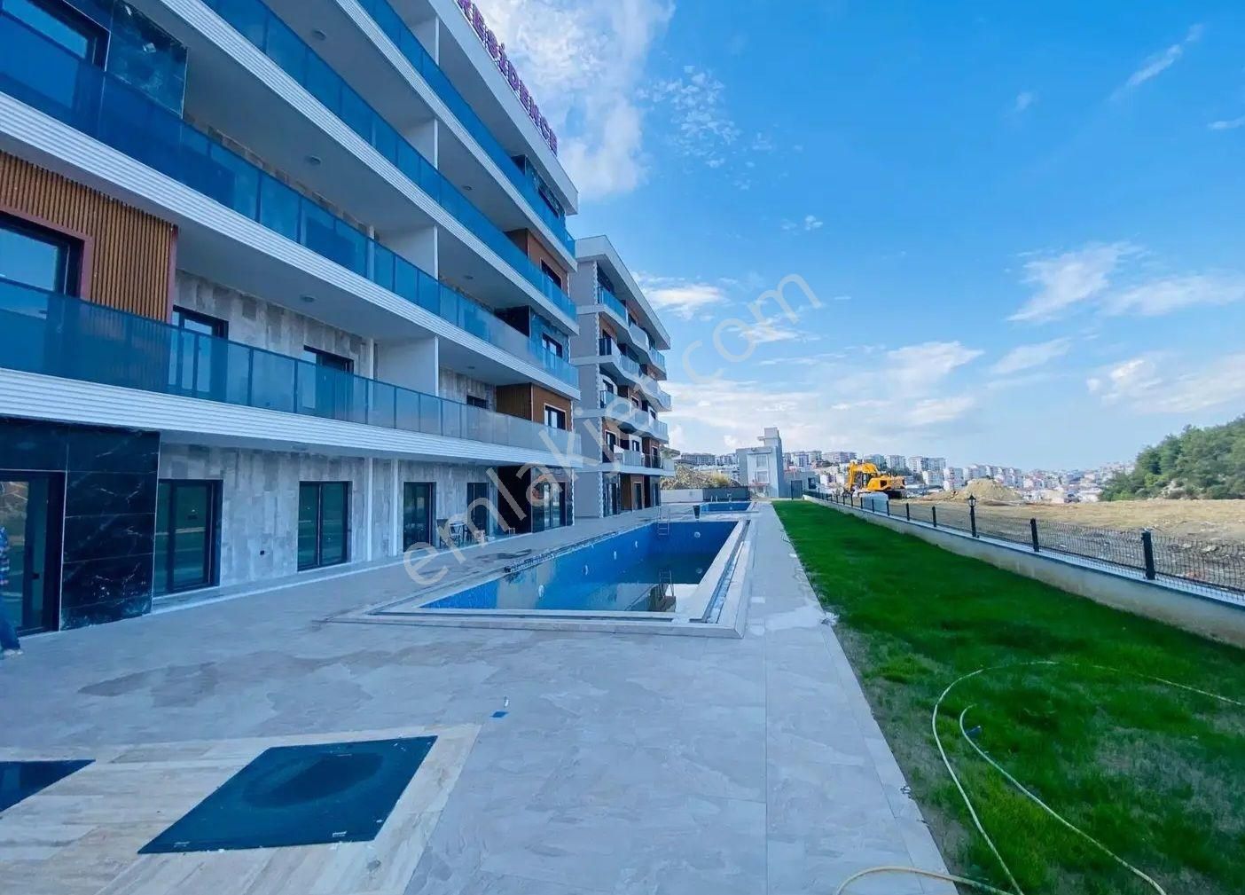 Kuşadası İkicesmelik Mahallesinde 1+1 2+1 Sıfır Havuzlu Otoparklı Güvenlikli Sitede