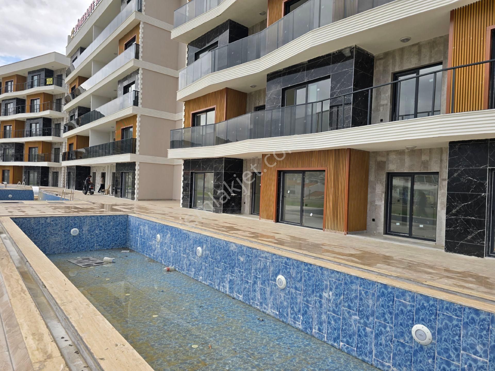 Kuşadası İkicesmelik Mahallesinde 1+1 2+1 Sıfır Havuzlu Otoparklı Güvenlikli Sitede - Görsel 13