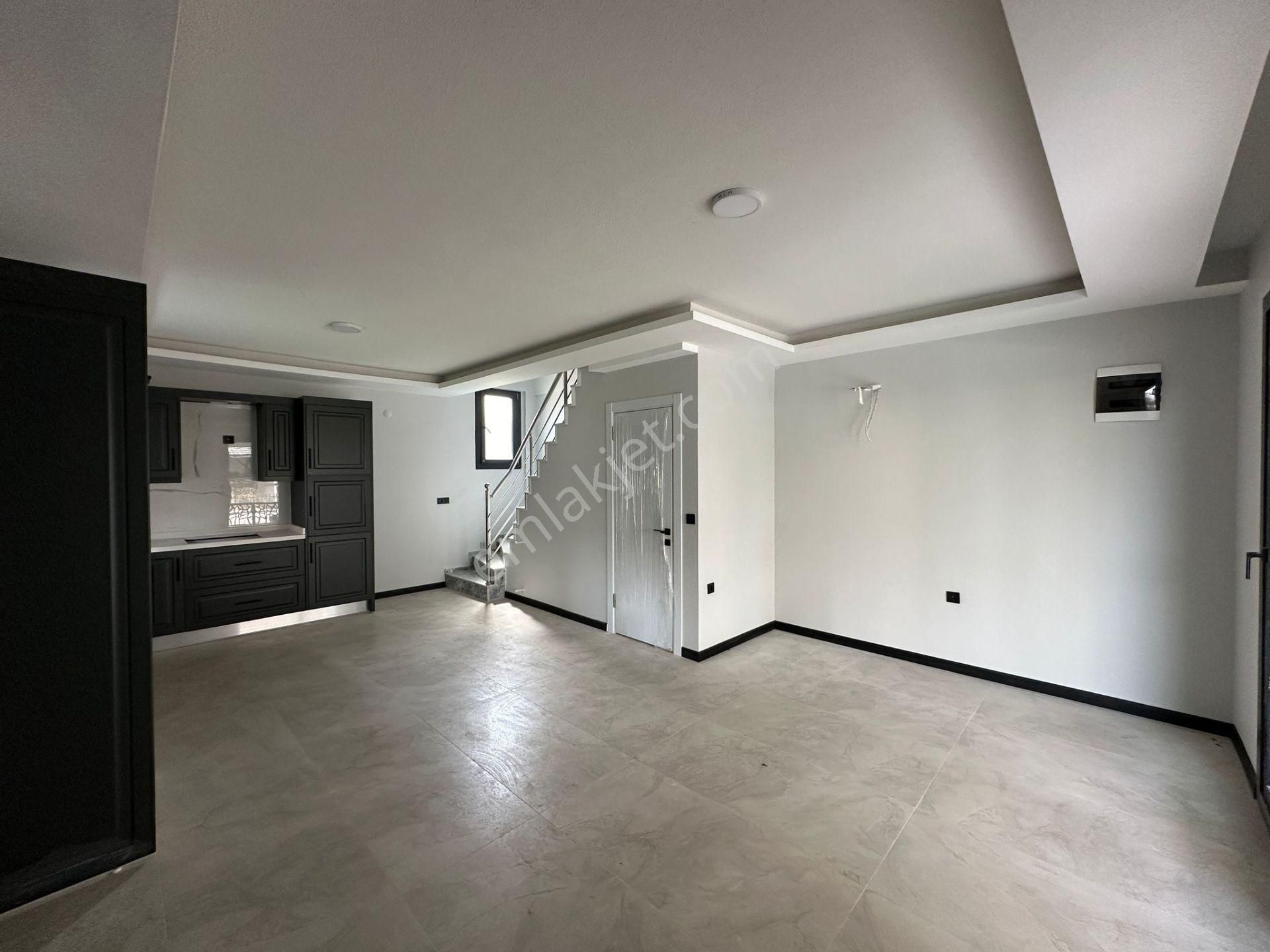 Seferihisarın Doğanbeyde Denize Plaja 300 Metre Mesafede 3+1 Yazlık Villa / Yetkili Portföy - Görsel 12