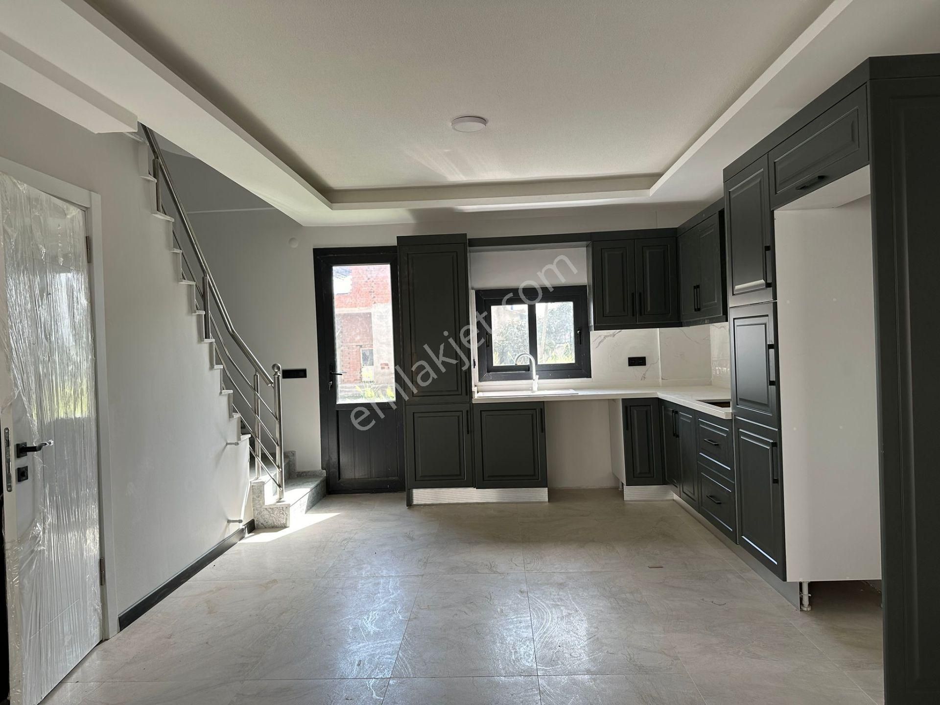 Seferihisar Doğanbeyde Satılık 3+1 Villa Denize 300 Metre Merkezi Çok İyi Lokasyonda - Görsel 9