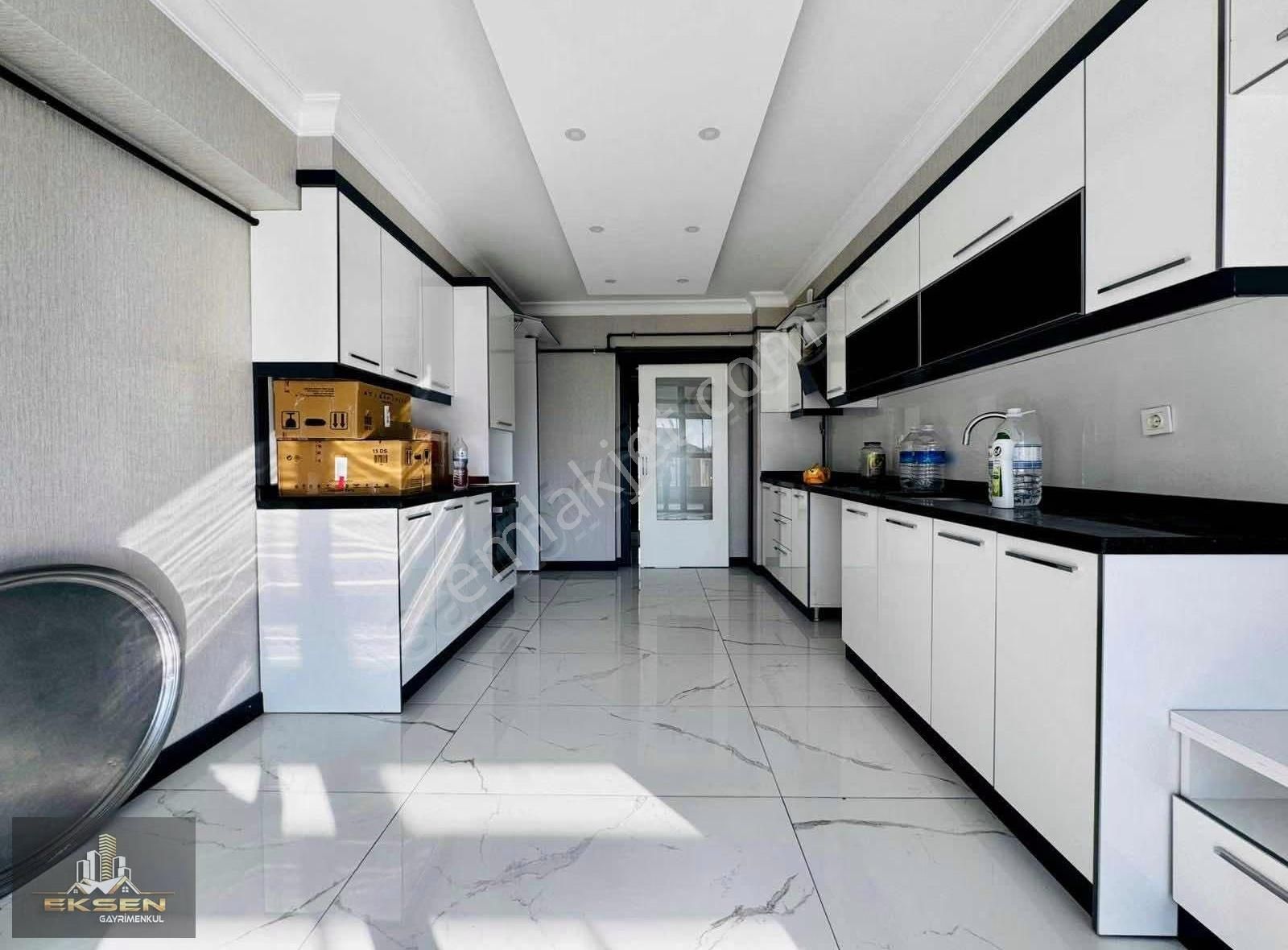 Eksen'den Cadde Üzeri Lüks Yapılı Önü Açık 4+1 Site Dairesi - Görsel 12