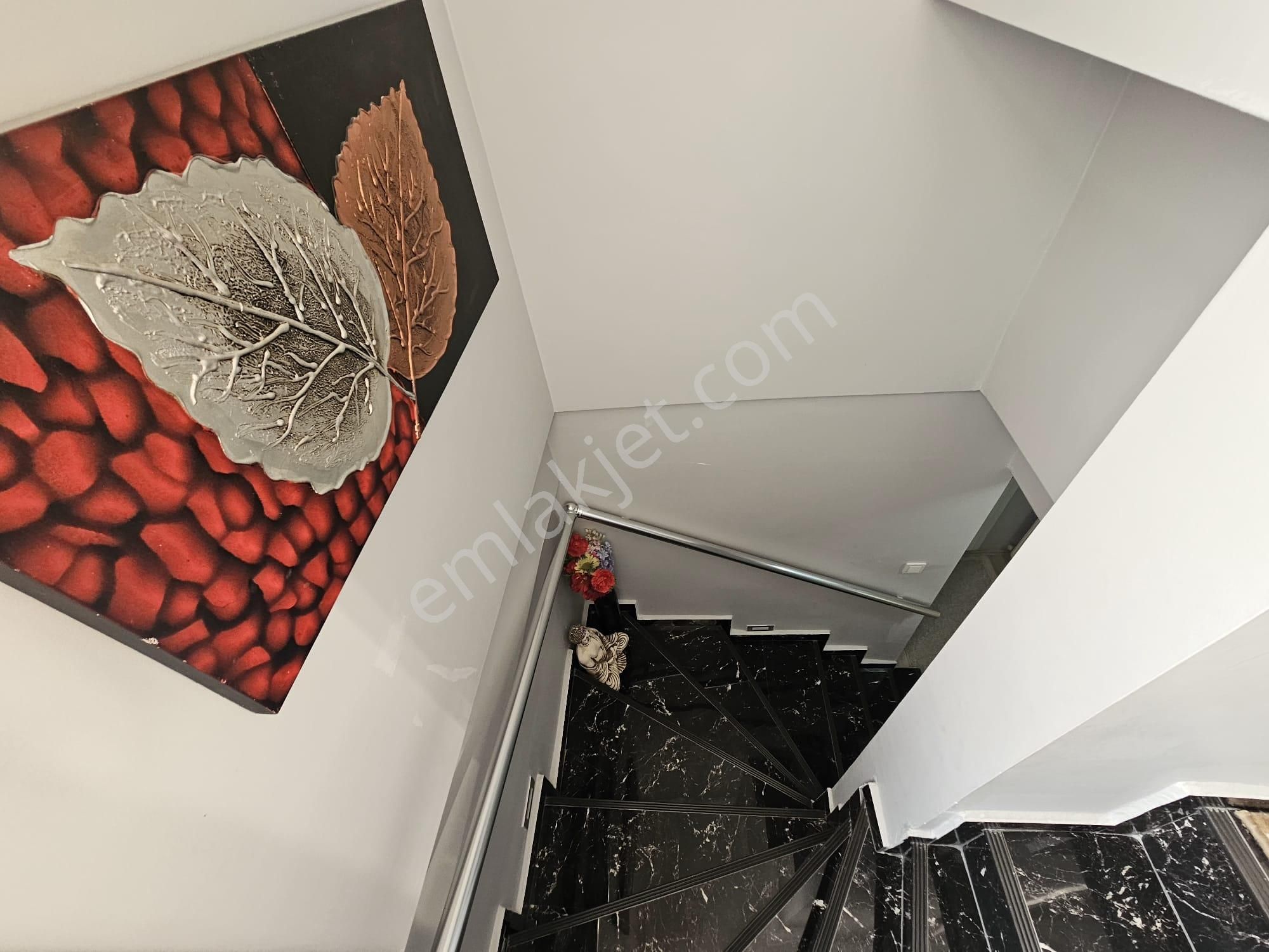 Görülmeye Değer Büyütülmüş Köşe Konumlu Dublex Ev - Görsel 9