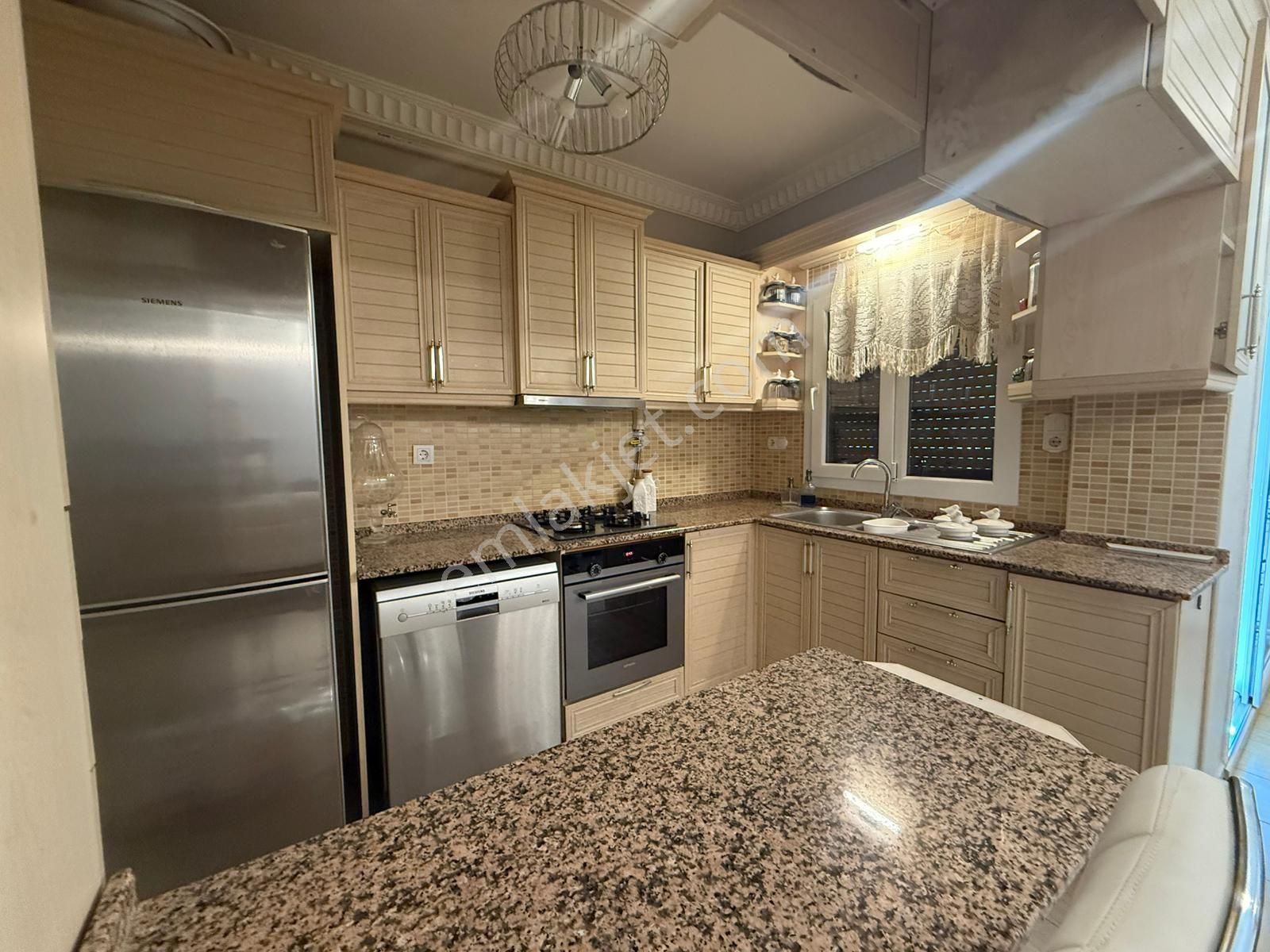 Kuşadası Ege Mahallesinde Elit Havuzlu Otoparklı Güvenlikli Sitede 2+1 90m2 Bakımlı - Görsel 30