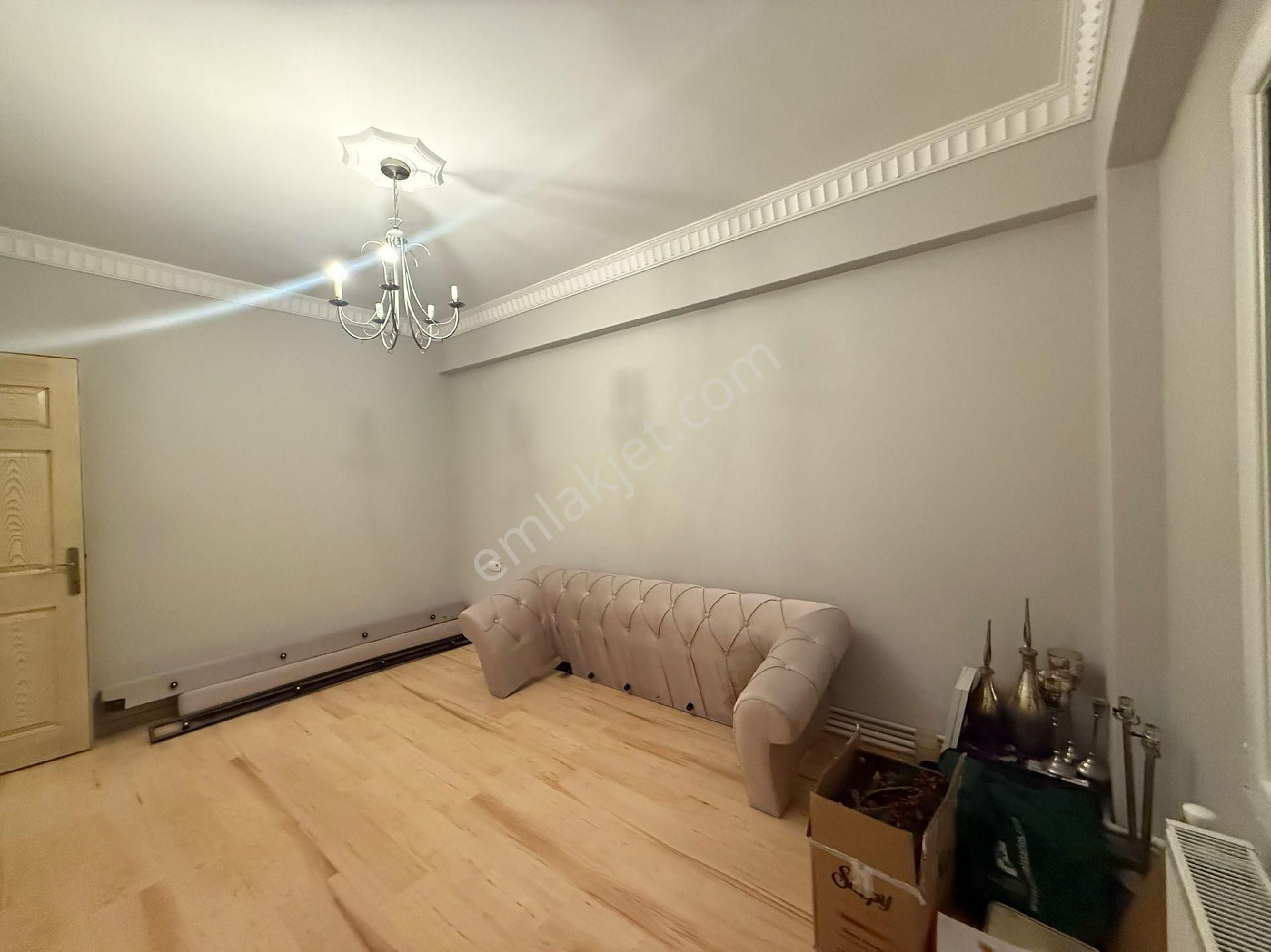 Kuşadası Ege Mahallesinde Elit Havuzlu Otoparklı Güvenlikli Sitede 2+1 90m2 Bakımlı - Görsel 8