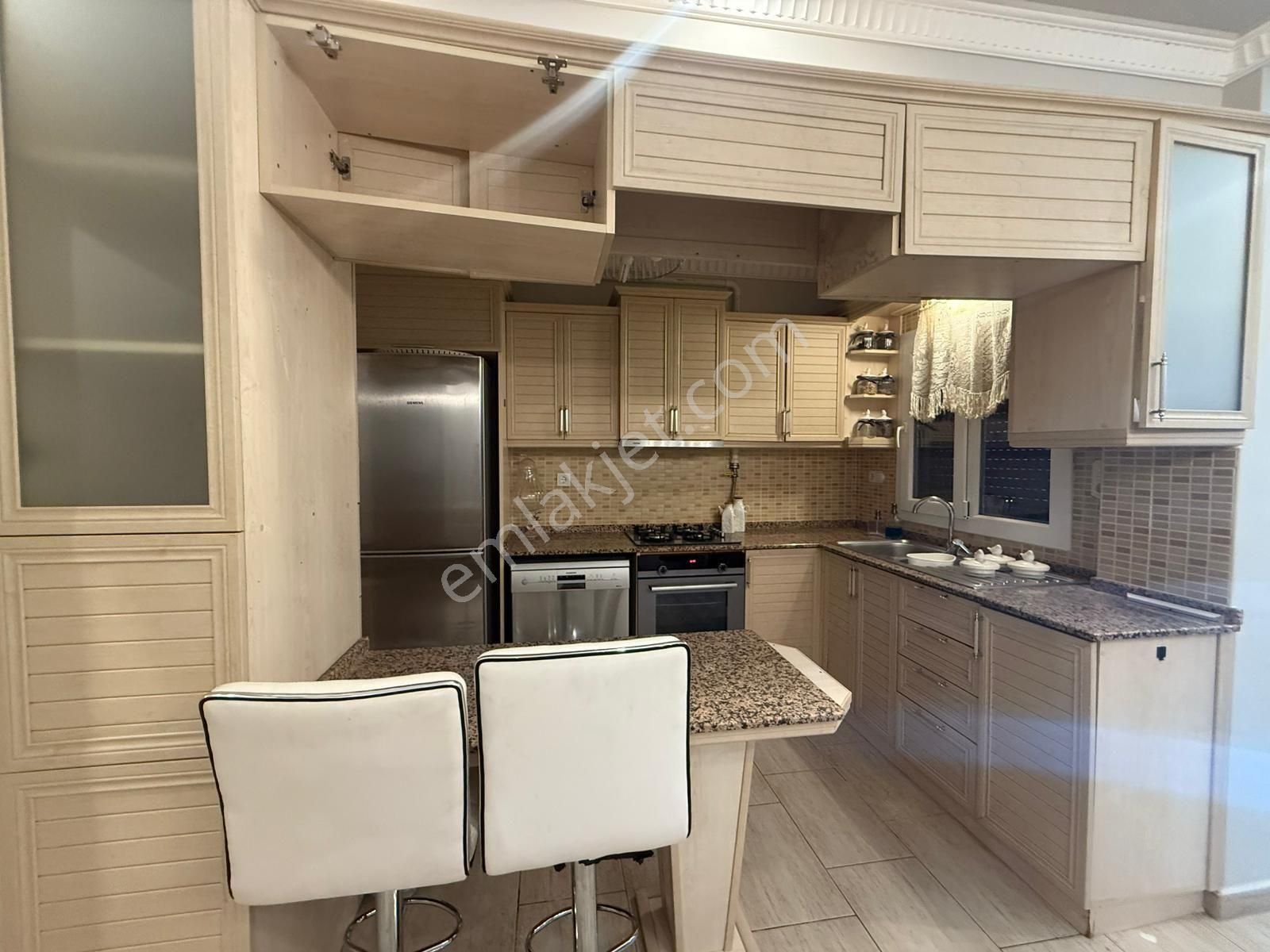 Kuşadası Ege Mahallesinde Elit Havuzlu Otoparklı Güvenlikli Sitede 2+1 90m2 Bakımlı - Görsel 31