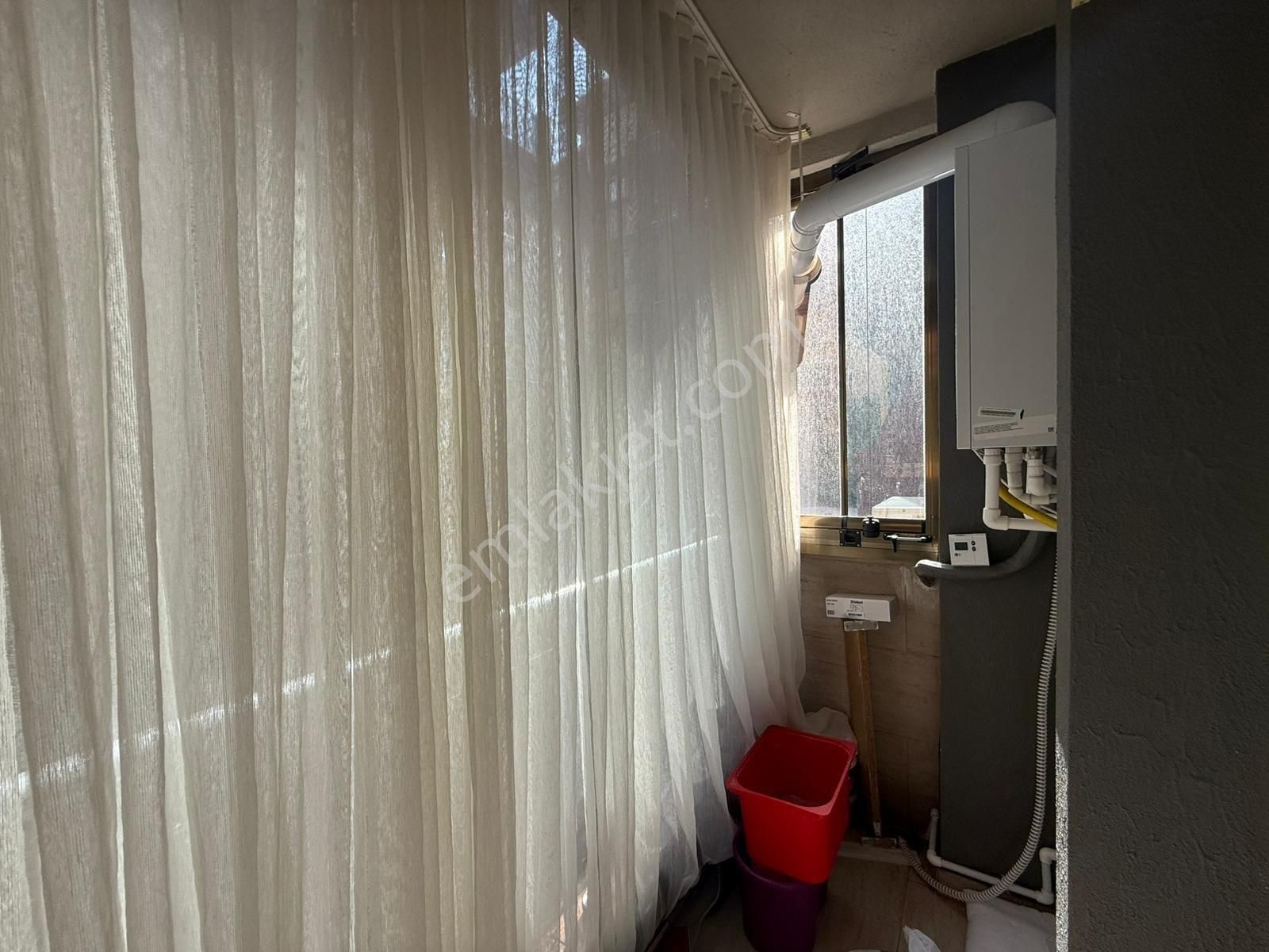 Kuşadası Ege Mahallesinde Elit Havuzlu Otoparklı Güvenlikli Sitede 2+1 90m2 Bakımlı - Görsel 26