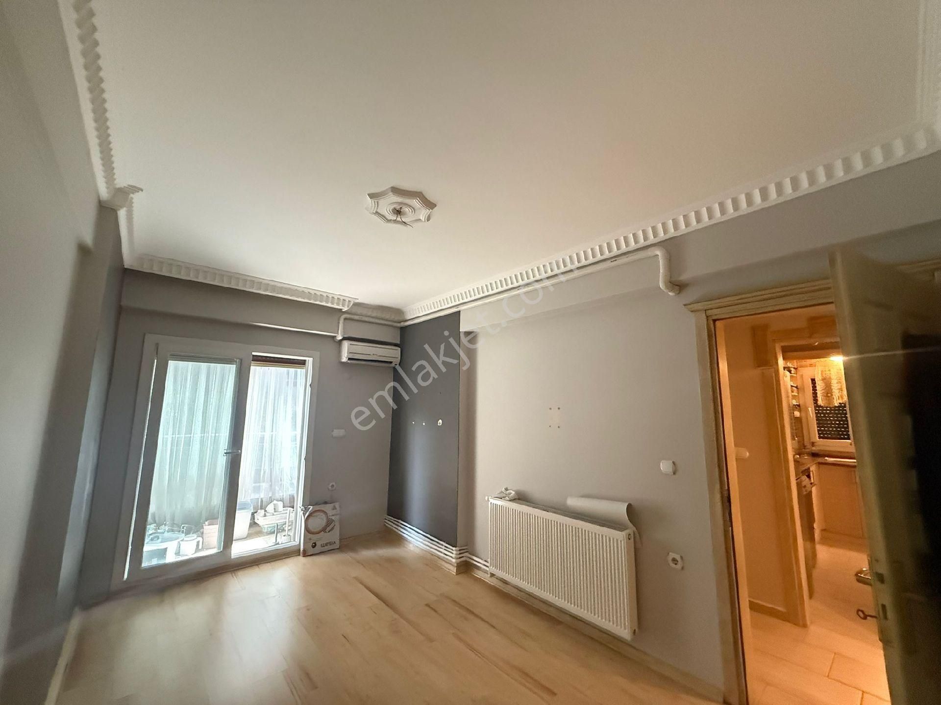 Kuşadası Ege Mahallesinde Elit Havuzlu Otoparklı Güvenlikli Sitede 2+1 90m2 Bakımlı - Görsel 6