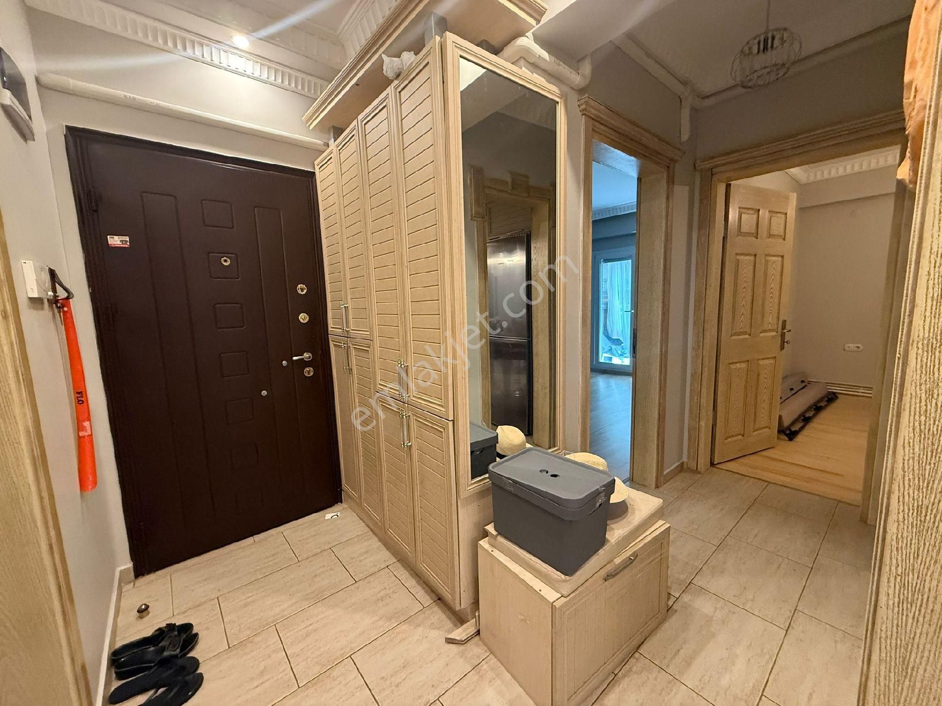 Kuşadası Ege Mahallesinde Elit Havuzlu Otoparklı Güvenlikli Sitede 2+1 90m2 Bakımlı - Görsel 3