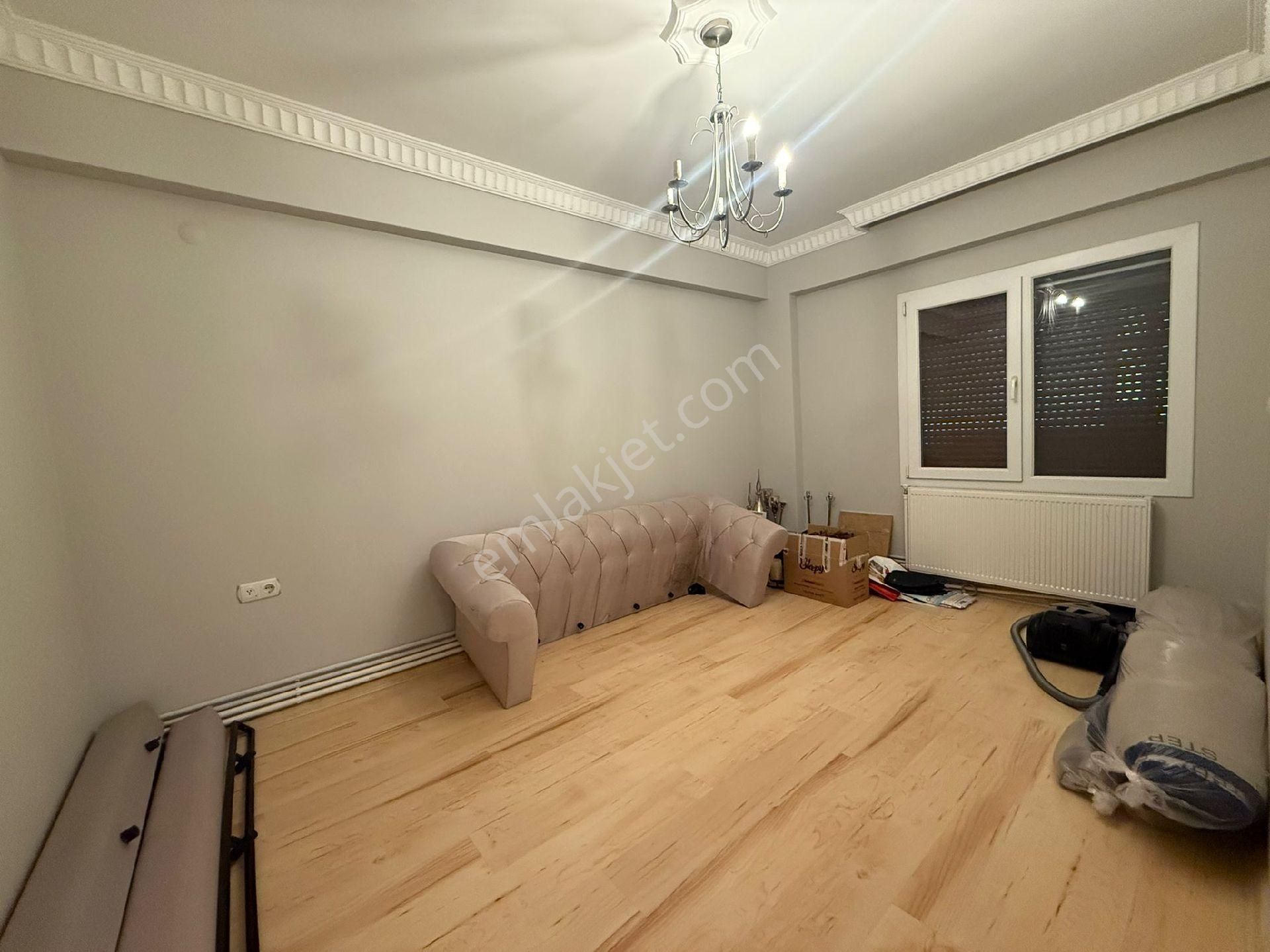 Kuşadası Ege Mahallesinde Elit Havuzlu Otoparklı Güvenlikli Sitede 2+1 90m2 Bakımlı - Görsel 11