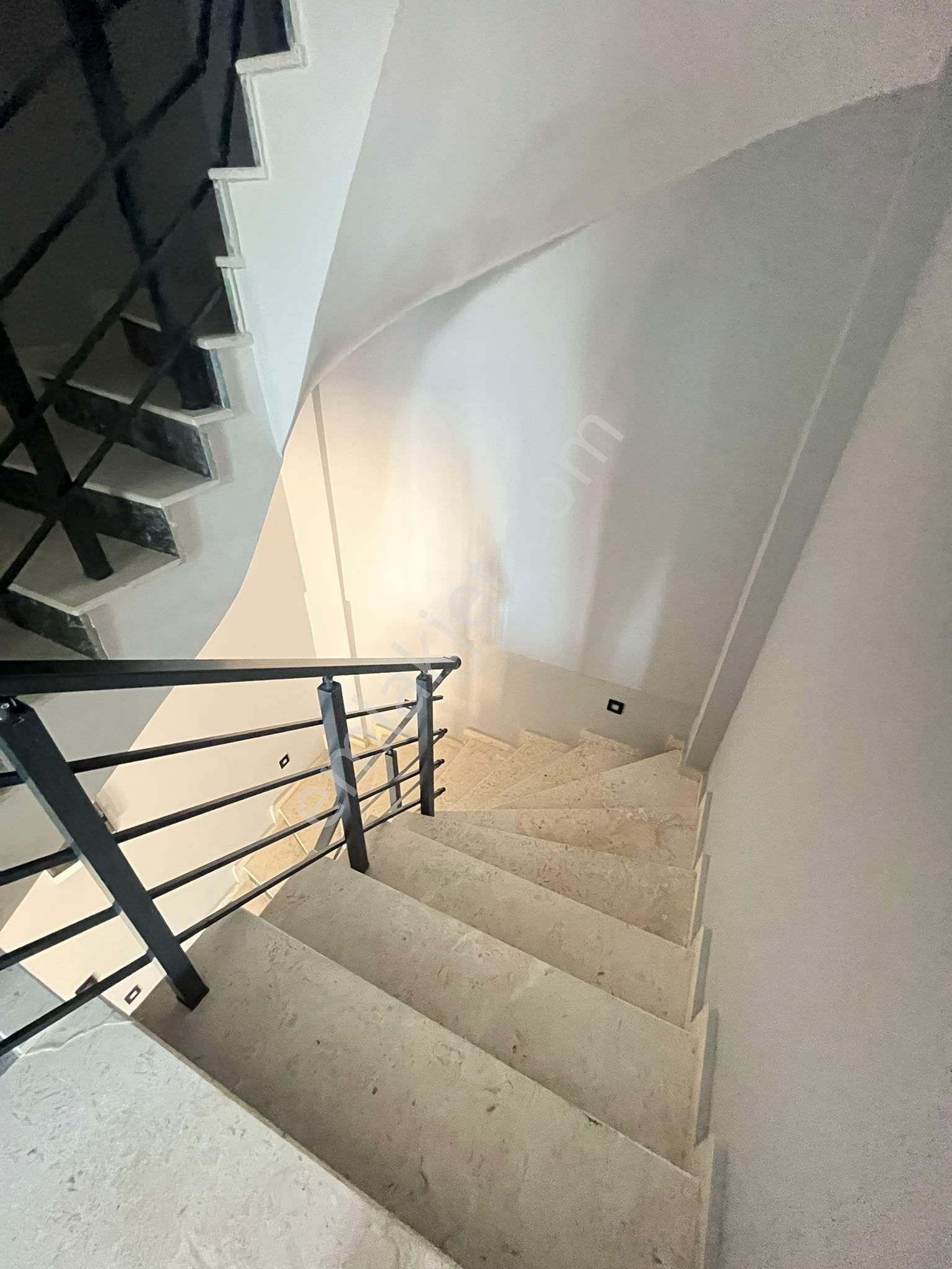 Gökçen'den Denize 150 Mt Merkezde Sıfır 3+1 Villa - Görsel 9