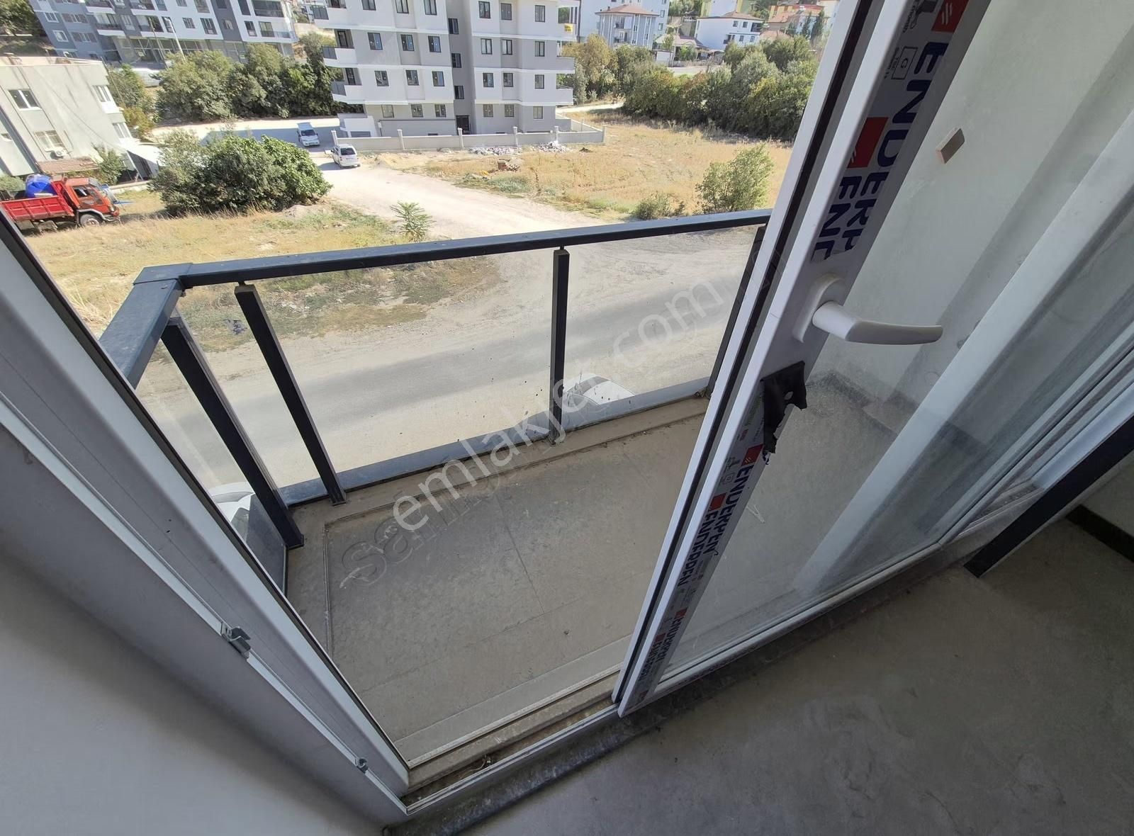 Şemikler Vildan Koleji Yakını Çift Balkonlu Kiralık Lüks Daire - Görsel 14