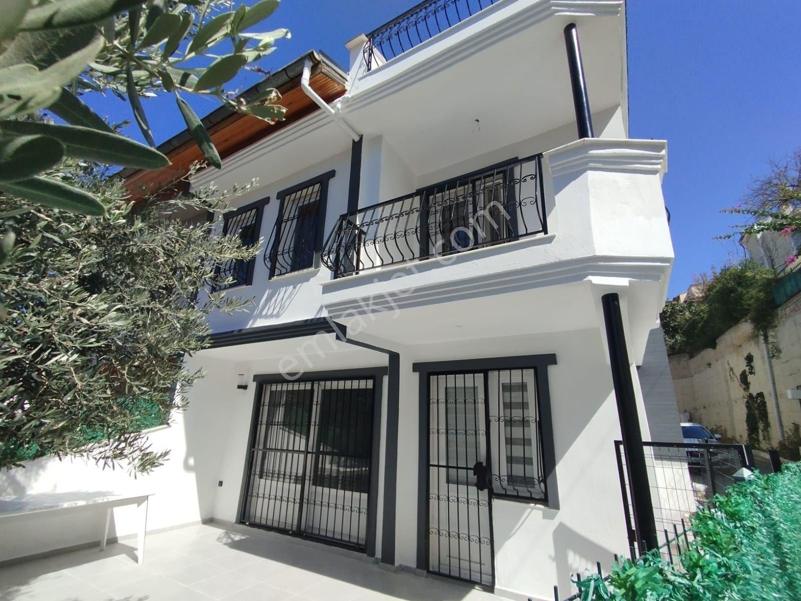 Kuşadası K.denizinde Satılık 4+1 Triblex Villa - Görsel 27