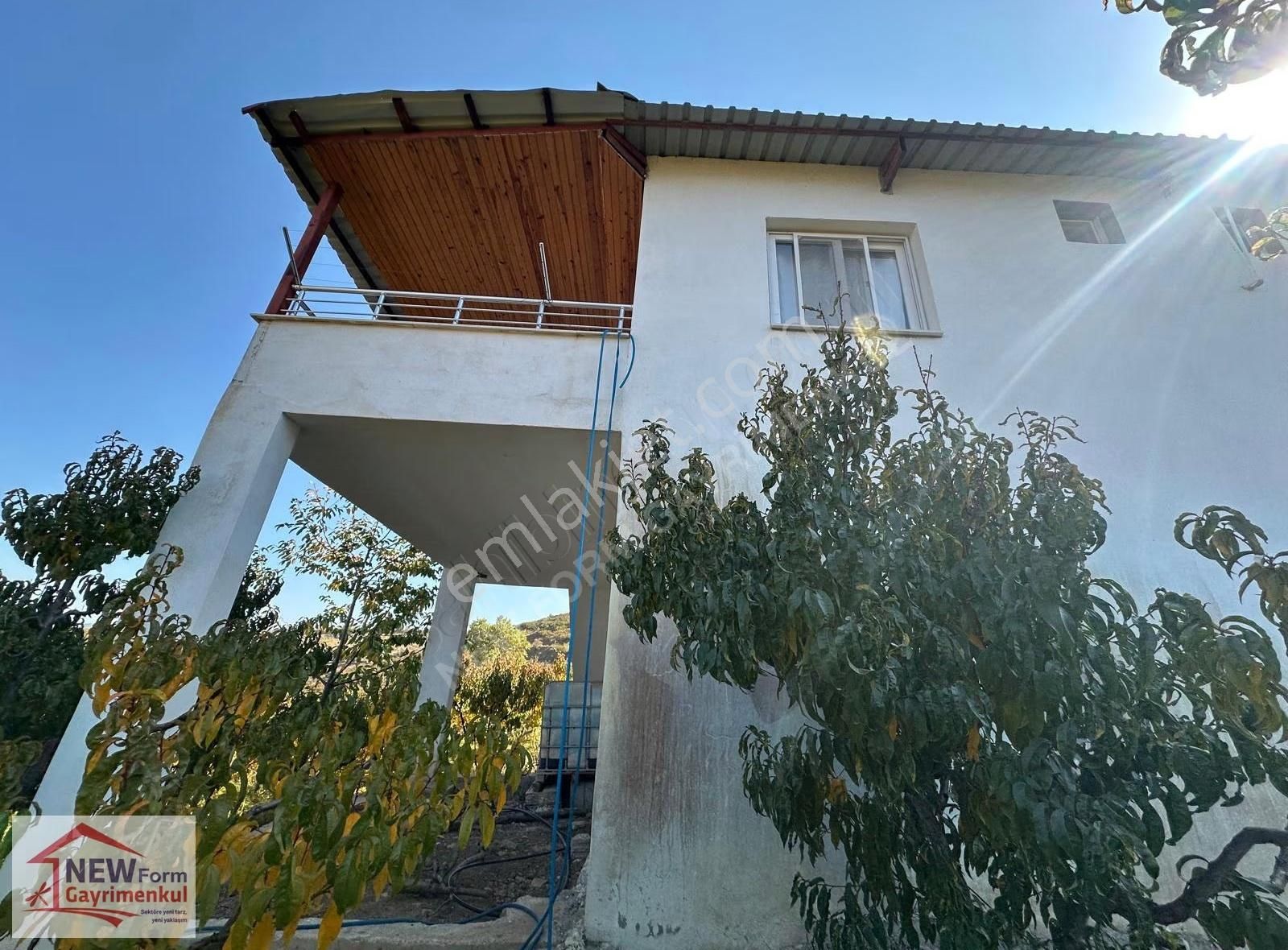 New Form Dan Mezitli Tepeköyde Satılık Nektarin Bahçesi Ve Ev - Görsel 26