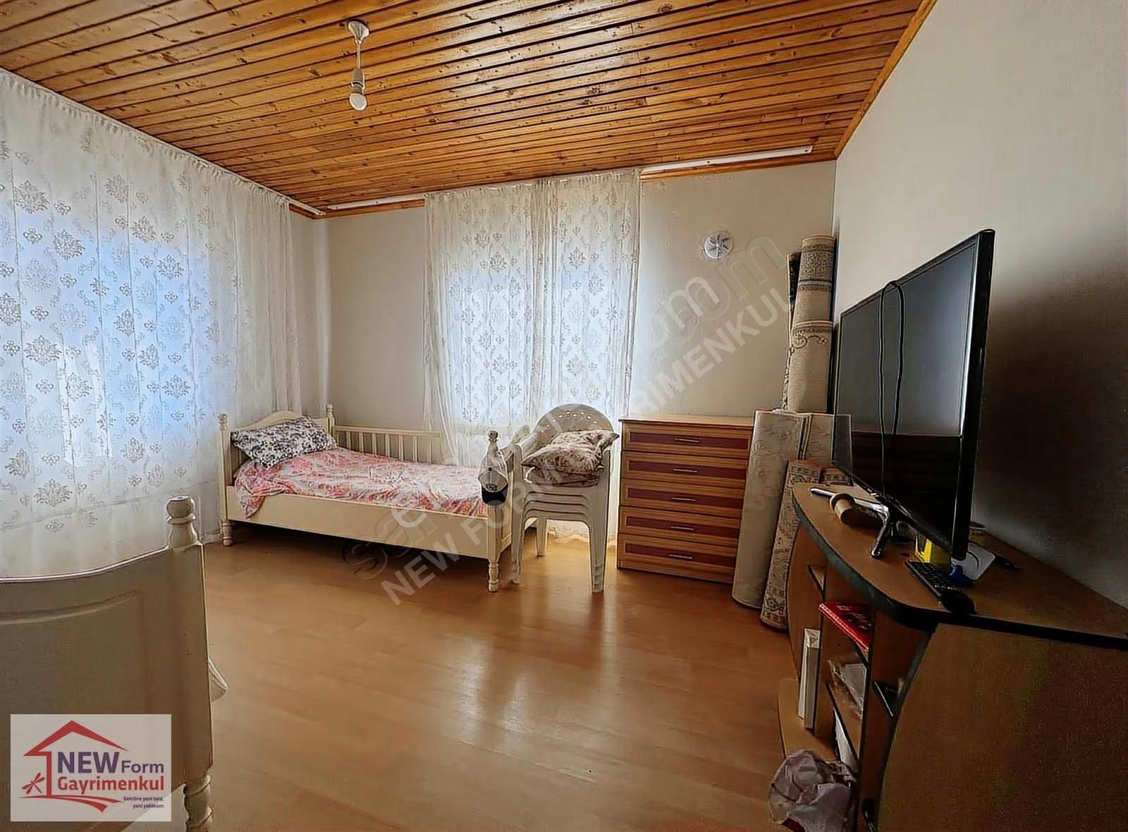 New Form Dan Mezitli Tepeköyde Satılık Nektarin Bahçesi Ve Ev - Görsel 3