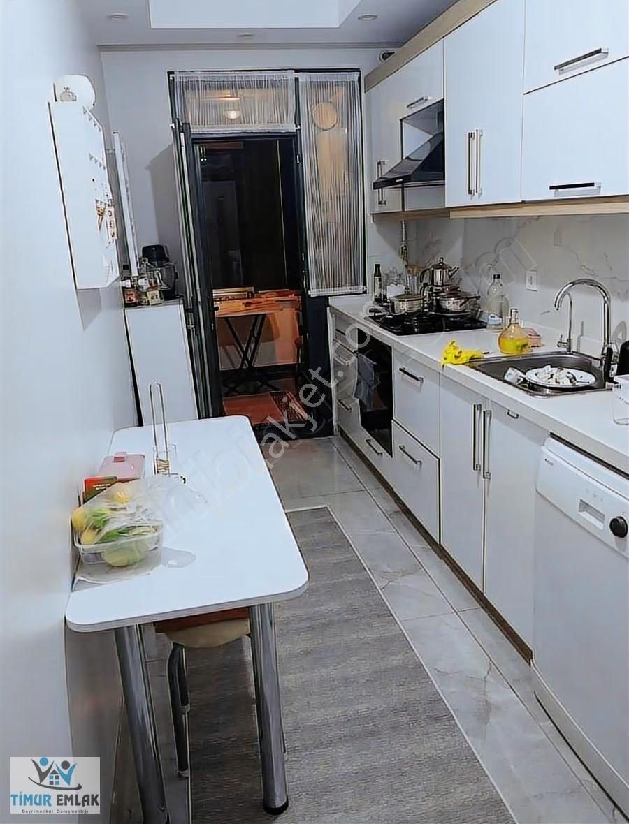 Avcılar Merkezi Konumda Satılık 3+1 Arakat Daire - Görsel 3