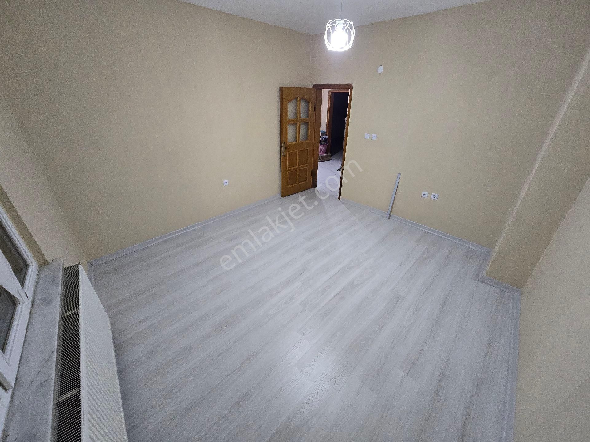 Pusula İnş.tan Esentepe Mah 2005 Yapımı İçi Komple Sıfırlanmış 2kat Daire - Görsel 4