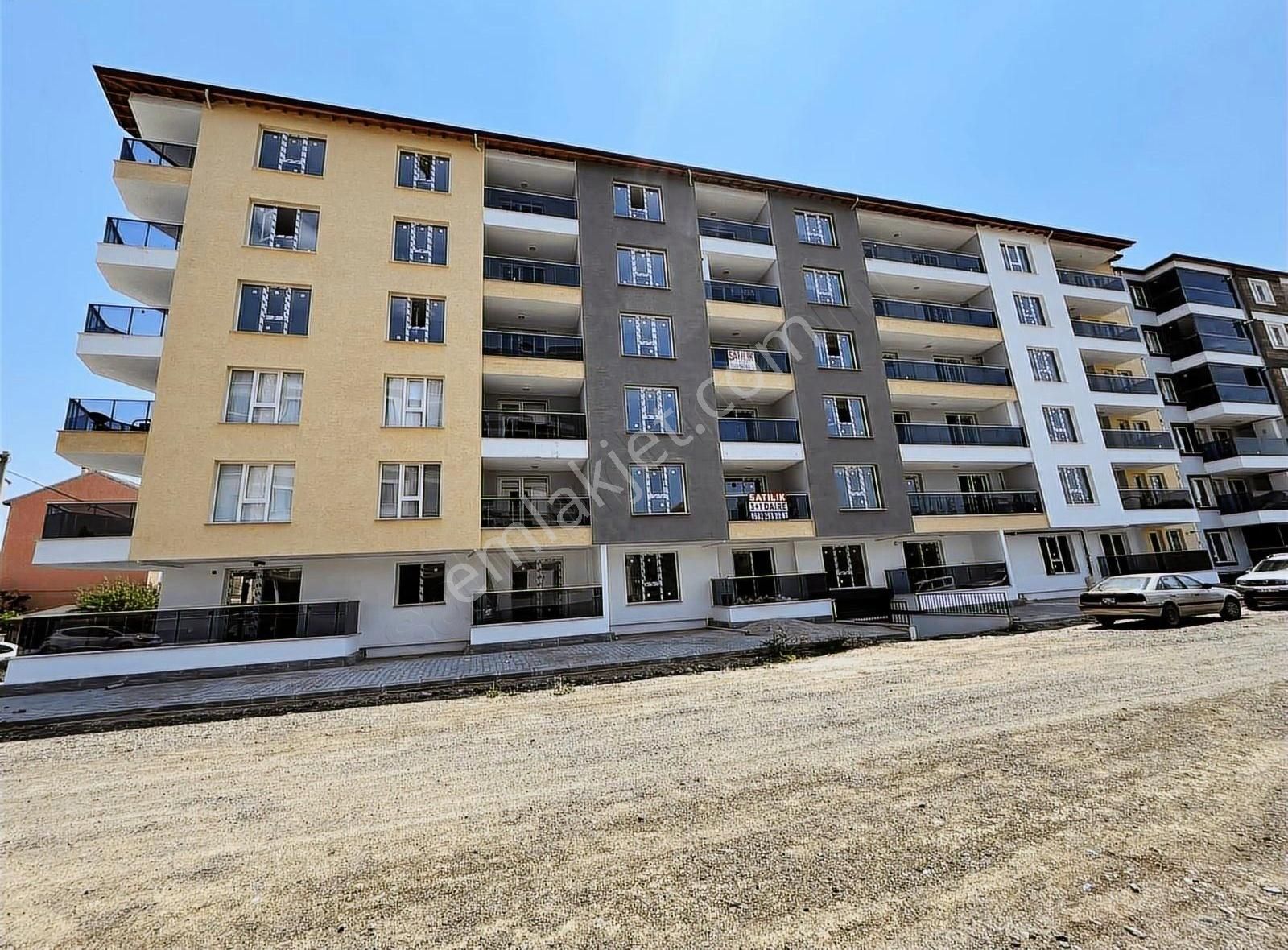 Banaz Kültürparkta 3+1 165m2 3.kat Hazır Daire - Görsel 7