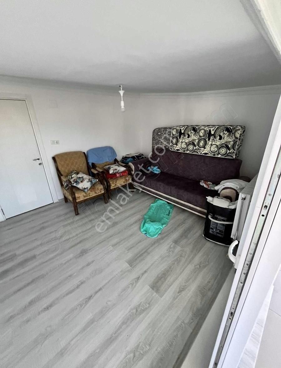 Banaz Salıpazarında 180m2 4+1 Verandalı. Şömineli Dubleks